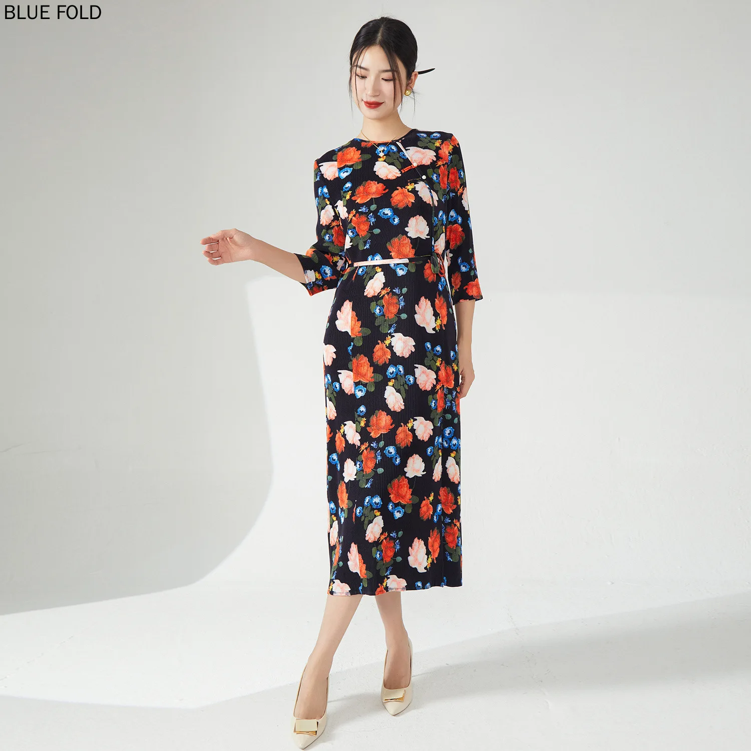 Chinese Style Pleated Mid-Length Dress, Retro Printed, Lace-up Slit, High-end Miyake, Improved Version, Elegant, New
Chinese Style Pleated Mid-Length Dress, Retro Printed, Lace-up Slit, High-end Miyake, Improved Version, Elegant, New