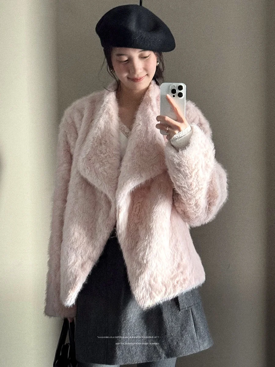 Женская теплая куртка Lalaglow из искусственного кроличьего меха свободного кроя с воротником-стойкой, нежная зимняя верхняя одежда из полиэстера
Женская теплая куртка Lalaglow из искусственного кроличьего меха свободного кроя с воротником-стойкой, нежная зимняя верхняя одежда из полиэстера