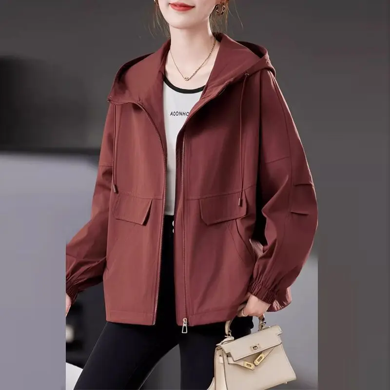 Korean Fashion High-end Trench Coat Women's 2025 New Spring Autumn Female Hooded Casual Short Windbreaker Ladies Outwear TOP
Korean Fashion High-end Trench Coat Women's 2025 New Spring Autumn Female Hooded Casual Short Windbreaker Ladies Outwear TOP