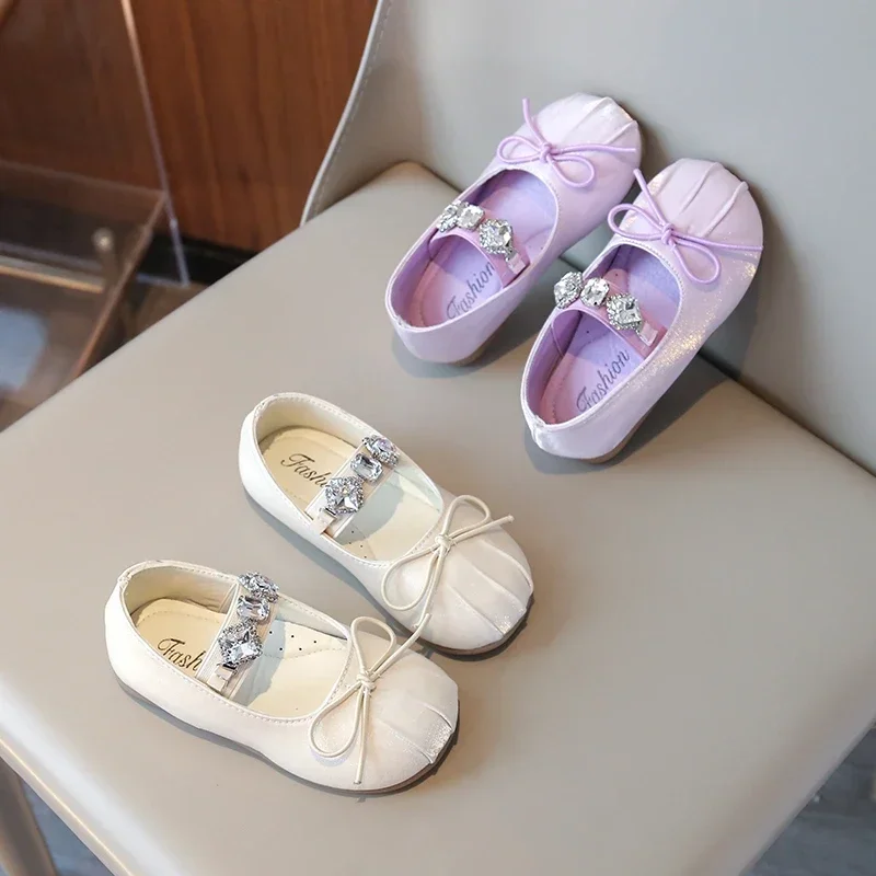 Girls Leather Shoes Round Toes Pleated Kids Flat Shoes with Simple Bows 2025 New Fashion Children Princess Shoes Dance Party
Girls Leather Shoes Round Toes Pleated Kids Flat Shoes with Simple Bows 2025 New Fashion Children Princess Shoes Dance Party