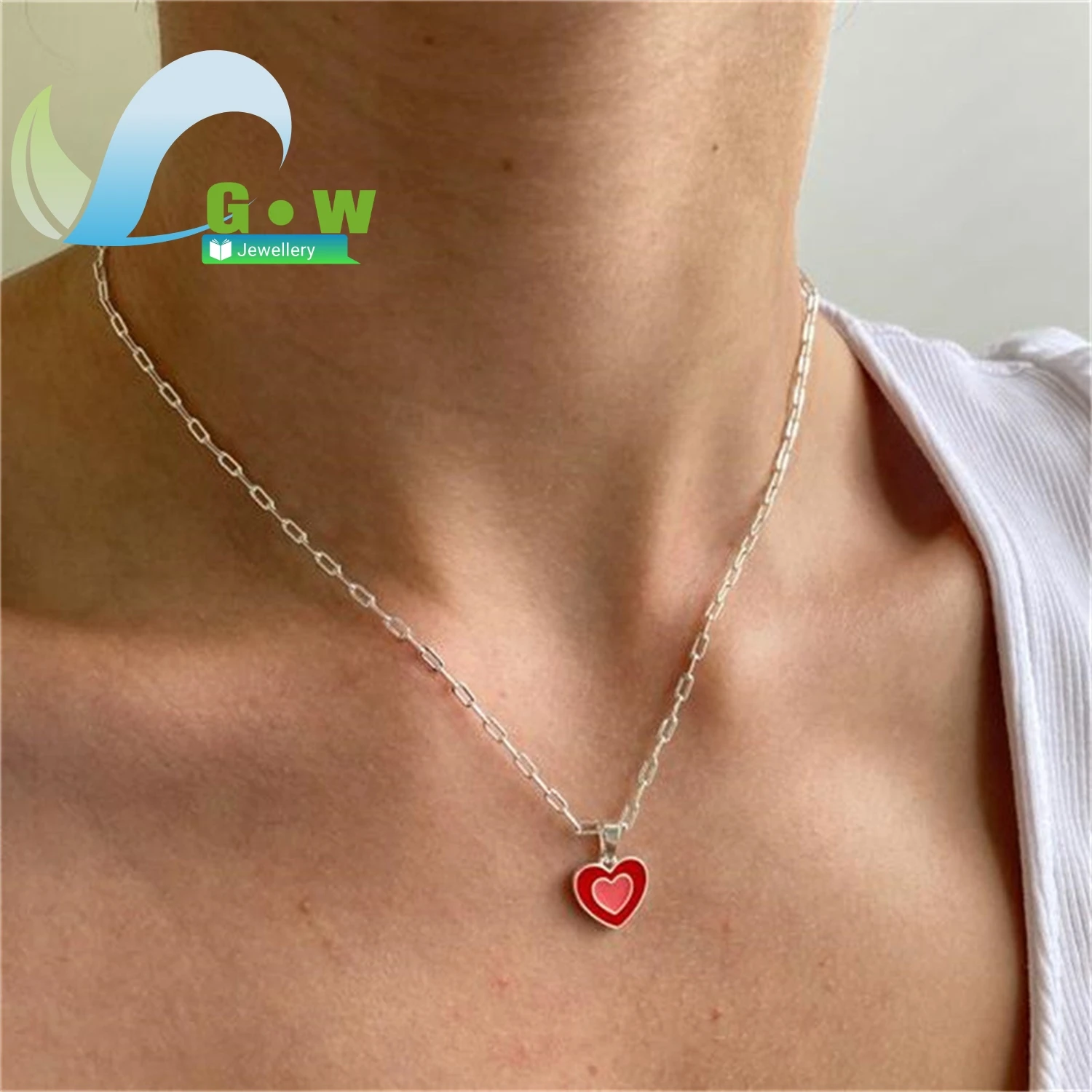 Горячая распродажа: кулон-сердце из меди с покрытием под 18-каратное золото, ювелирное изделие с двухцветным покрытием, не тускнеющее, на цепочке-колье.
Горячая распродажа: кулон-сердце из меди с покрытием под 18-каратное золото, ювелирное изделие с двухцветным покрытием, не тускнеющее, на цепочке-колье.