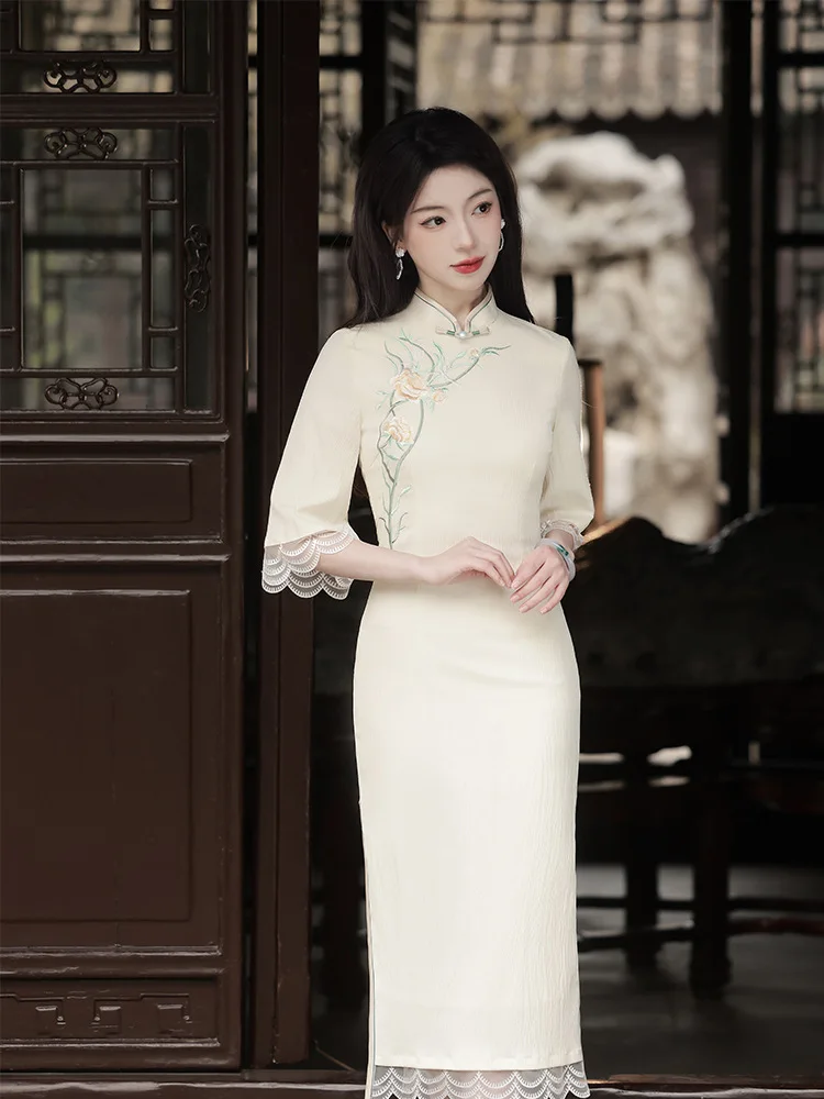 Summer Apricot Floral Embroidery Cheongsam Fashion Elegant Qipao Chinese Traditional Dress Hanfu Modern
Summer Apricot Floral Embroidery Cheongsam Fashion Elegant Qipao Chinese Traditional Dress Hanfu Modern