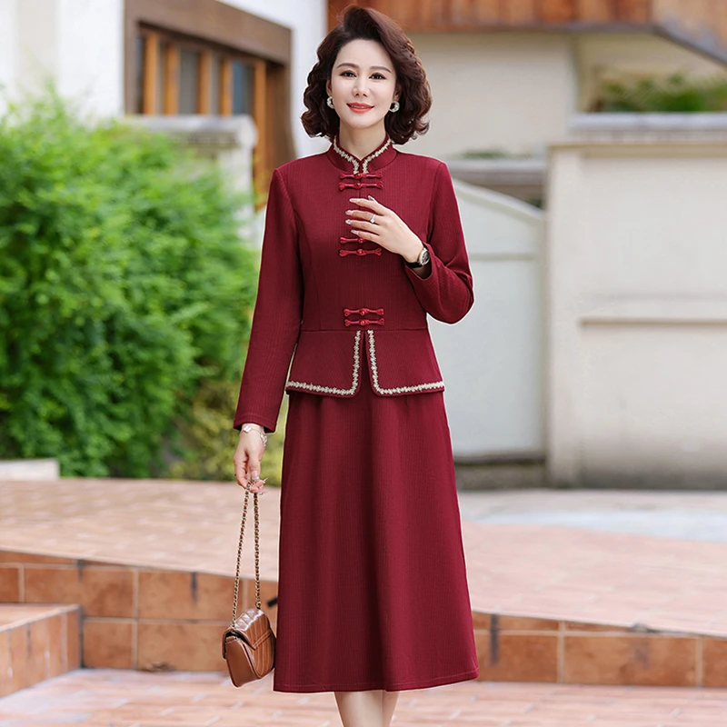 2025 new Year Retro Cheongsam Chinese Traditional Red Wedding Qipao Dress Modern Improved Embroidered Women Clothing
2025 new Year Retro Cheongsam Chinese Traditional Red Wedding Qipao Dress Modern Improved Embroidered Women Clothing