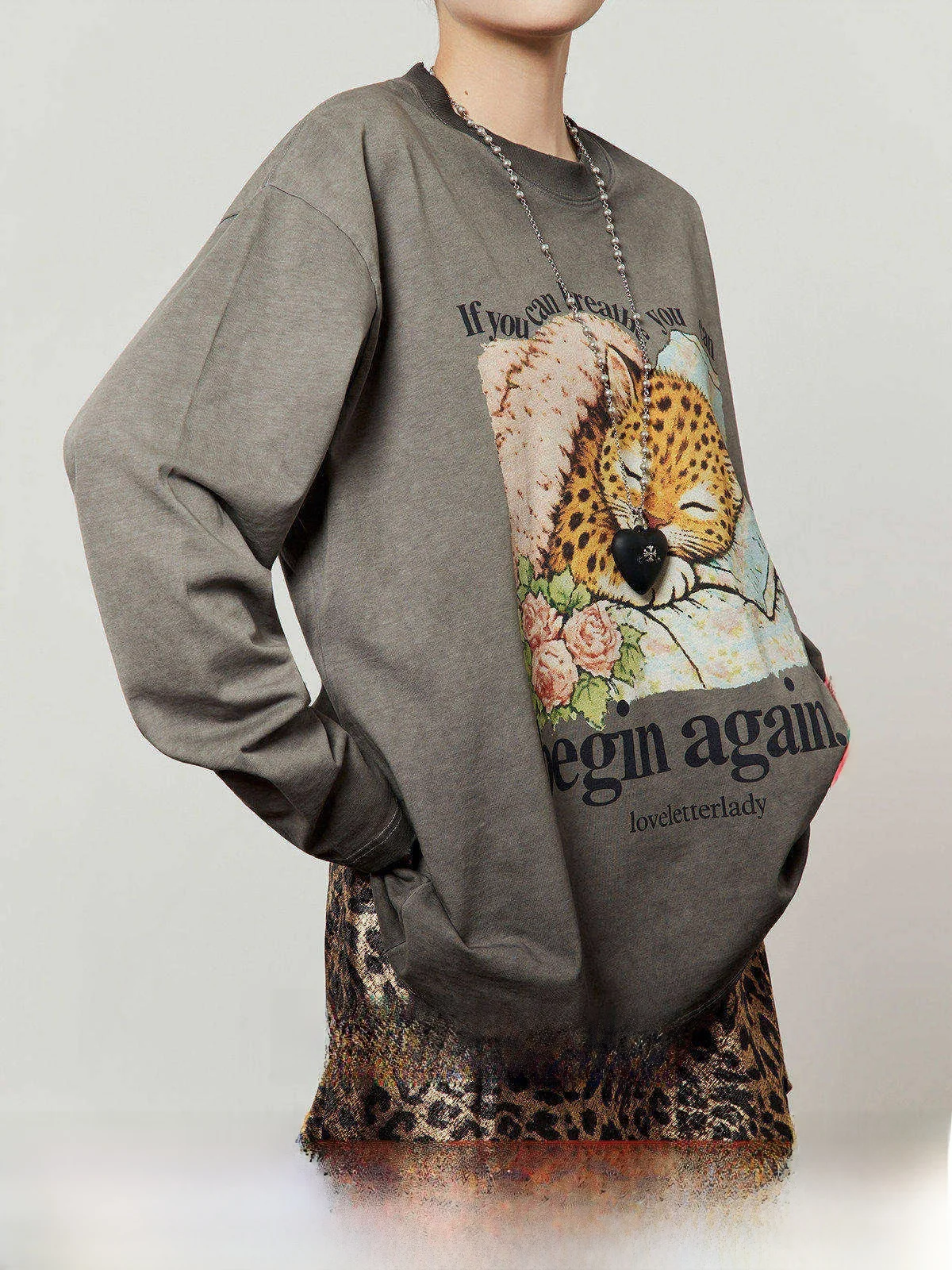 Grey Printed T-Shirt Women's Loose Casual Style Long Sleeve round Neck Breathable Comfortable Spring 2026 New Arrival
Grey Printed T-Shirt Women's Loose Casual Style Long Sleeve round Neck Breathable Comfortable Spring 2026 New Arrival