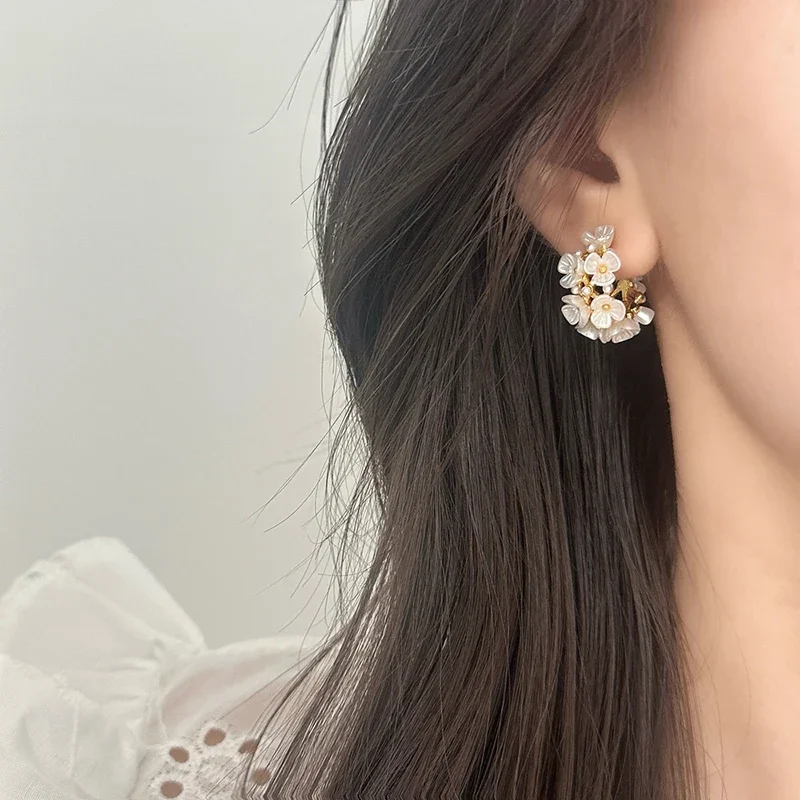 Tibetan Silver 18K Gold Plated Imitation Pearl Flower Stud Earrings for Women Cute Plant Fashion Jewelry Accessories 
Tibetan Silver 18K Gold Plated Imitation Pearl Flower Stud Earrings for Women Cute Plant Fashion Jewelry Accessories