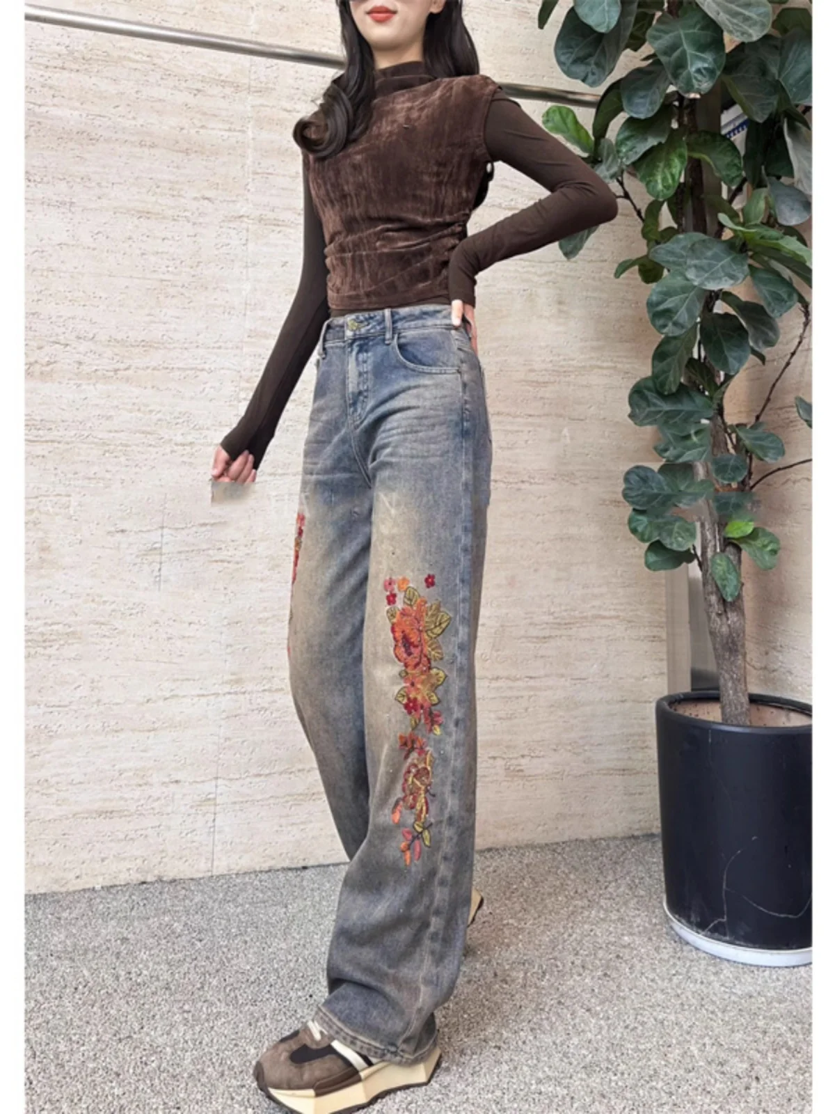 Spring 2026 New Style Heavy Embroidery Rhinestone Straight Leg Wide Leg Jeans Casual High Waist Long Trousers Wear Resistant
Spring 2026 New Style Heavy Embroidery Rhinestone Straight Leg Wide Leg Jeans Casual High Waist Long Trousers Wear Resistant