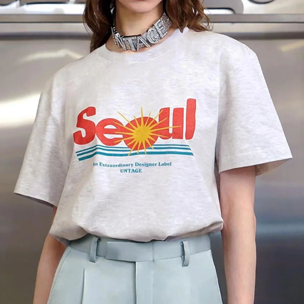 American Vintage Style Light Gray Printing Women T Shirts Summer Short Sleeve Loose Cotton Casual Tops Kpop Crewneck Tee Shirts
American Vintage Style Light Gray Printing Women T Shirts Summer Short Sleeve Loose Cotton Casual Tops Kpop Crewneck Tee Shirts