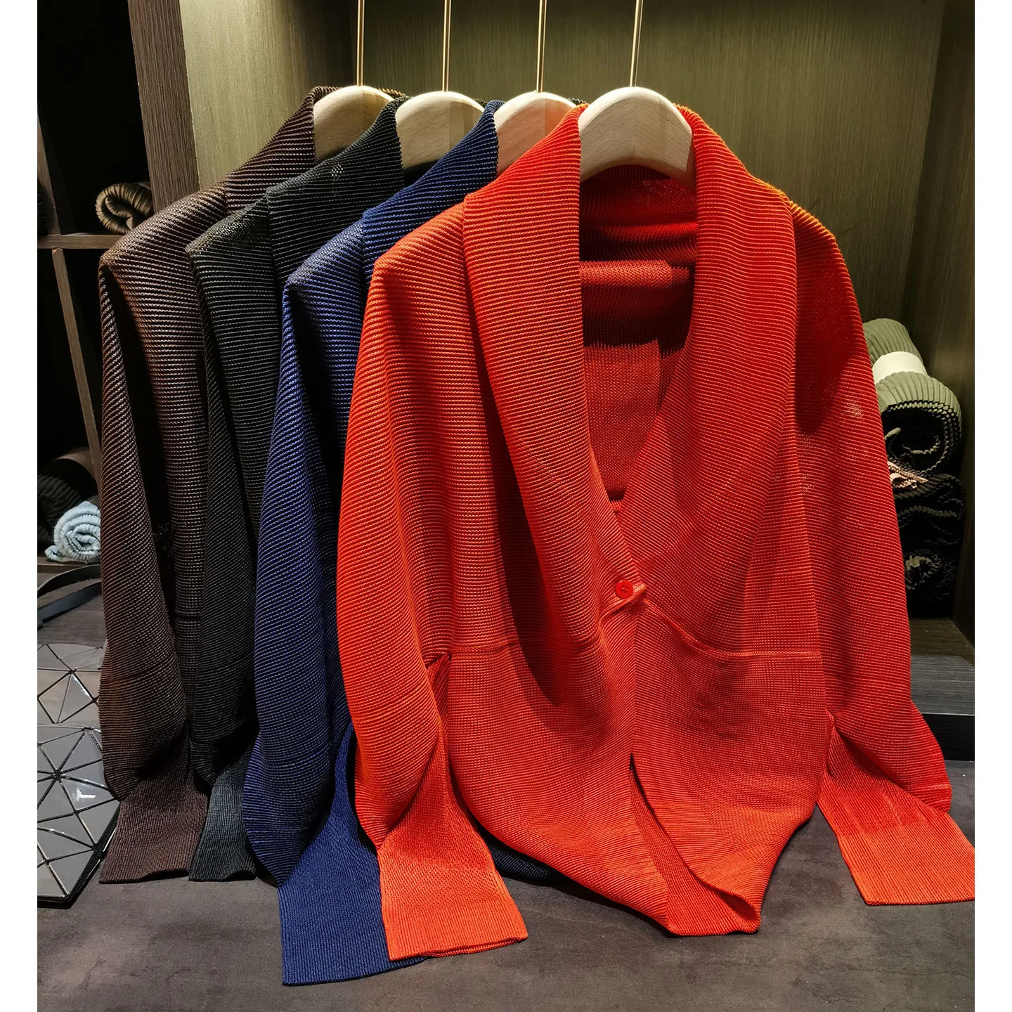 Miyake Pleated Spring Summer New Solid Color Pleated Single Button Loose Casual Jacket Lazy Style Simple Versatile Cardigan
Miyake Pleated Spring Summer New Solid Color Pleated Single Button Loose Casual Jacket Lazy Style Simple Versatile Cardigan