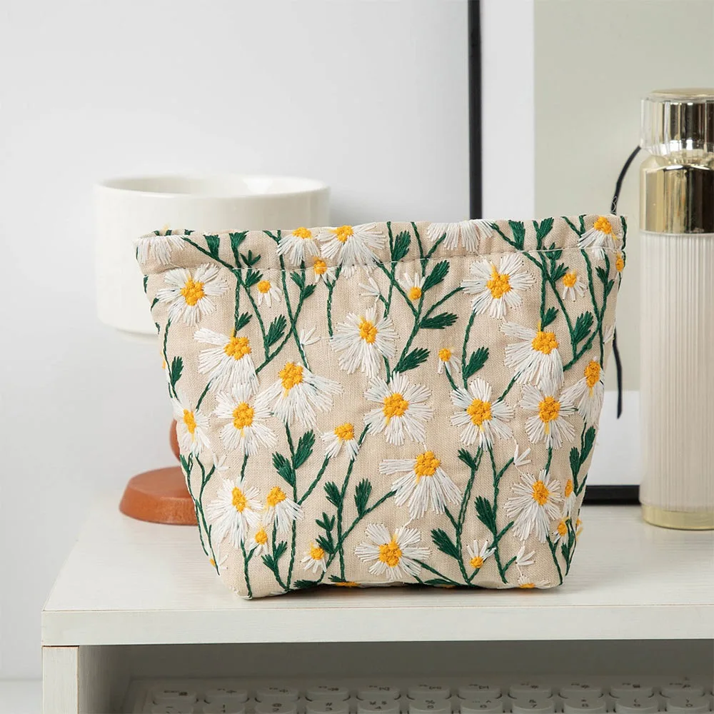 Cute Daisy Embroidered Women's Clutch Bag Coquette Floral Sanitary Napkin Organizer Bag Mini Makeup Bag for Women Girls
Cute Daisy Embroidered Women's Clutch Bag Coquette Floral Sanitary Napkin Organizer Bag Mini Makeup Bag for Women Girls