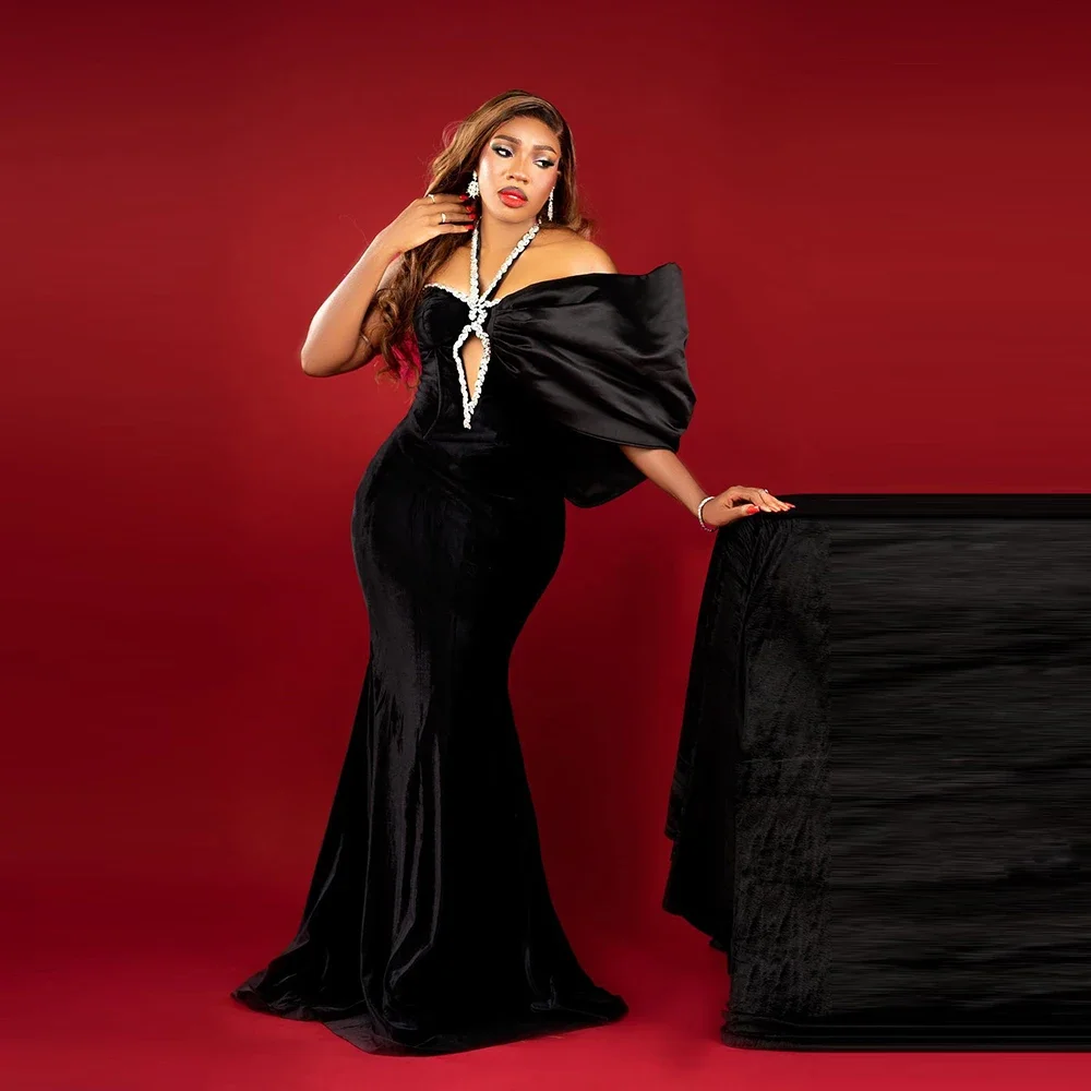 Lace Apploques Black Velvet Mermaid Evening Gowns Off The Shoulder Formal Occasion Party Dress Gorgeous Halter Prom Dresses
Lace Apploques Black Velvet Mermaid Evening Gowns Off The Shoulder Formal Occasion Party Dress Gorgeous Halter Prom Dresses