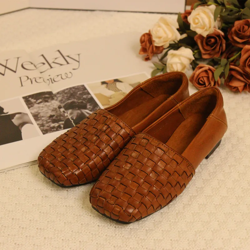 Washed Leather Women's Flat Shoes Mid-Cut Slip-On Casual Fashion Single Shoes Vine Pattern Rubber Sole Comfortable Spring Foo...
Washed Leather Women's Flat Shoes Mid-Cut Slip-On Casual Fashion Single Shoes Vine Pattern Rubber Sole Comfortable Spring Foo...