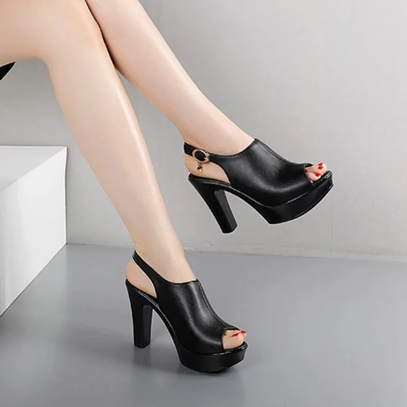 2025 г. женская обувь, новые летние сандалии, женские черные кожаные туфли, женские модные трендовые туфли на толстом каблуке с рыбьим ротом на высоком каблуке
2025 г. женская обувь, новые летние сандалии, женские черные кожаные туфли, женские модные трендовые туфли на толстом каблуке с рыбьим ротом на высоком каблуке