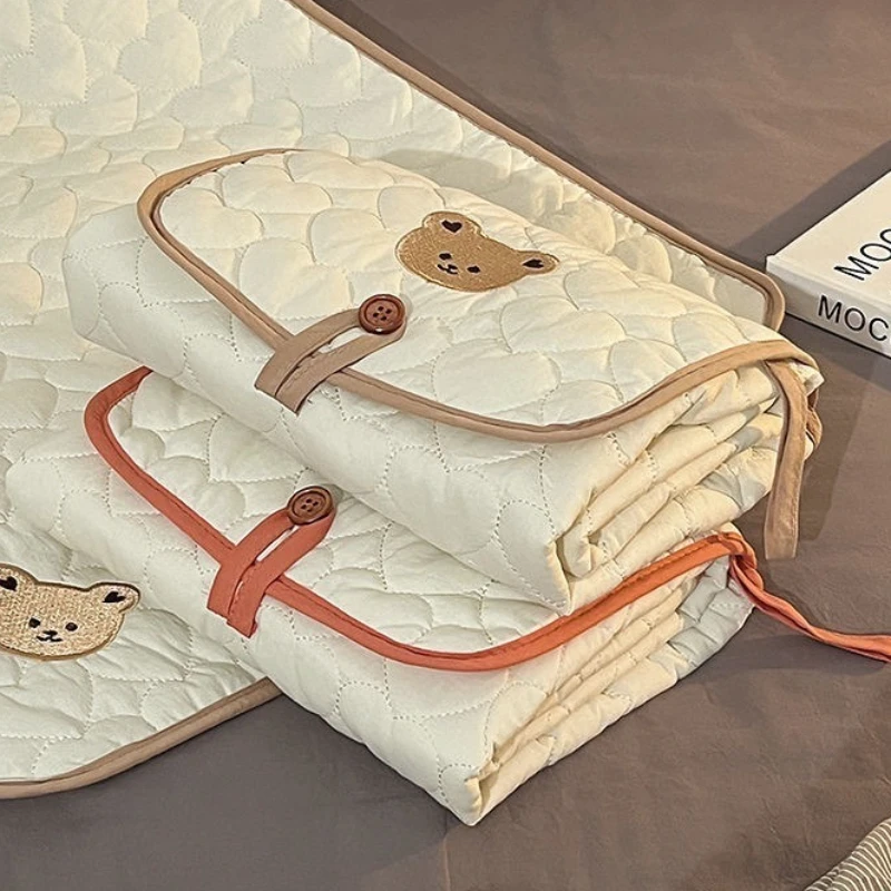 Складной водонепроницаемый коврик для пеленания новорожденных, дорожный матрасик для смены подгузников, дышащие впитывающие пеленки для кроватки
Складной водонепроницаемый коврик для пеленания новорожденных, дорожный матрасик для смены подгузников, дышащие впитывающие пеленки для кроватки