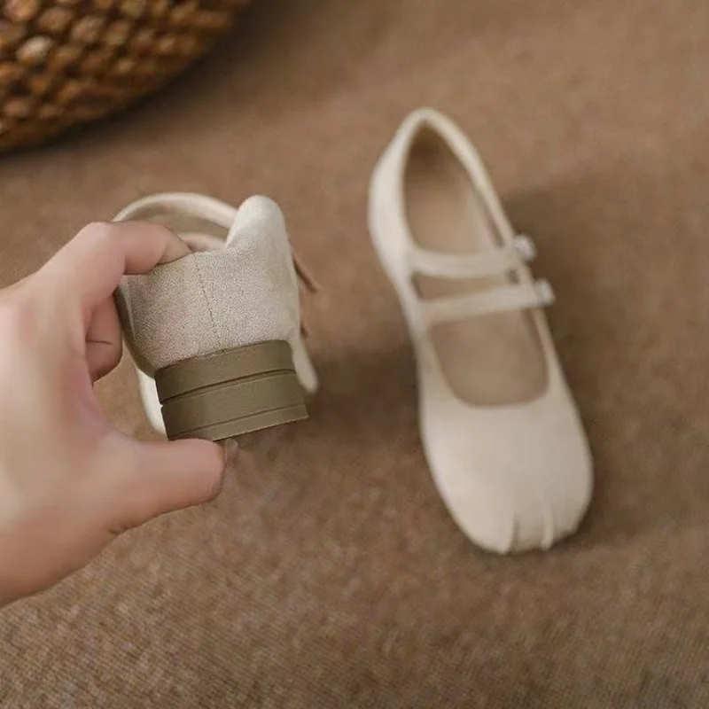 Women Small Size Mary Jane Shoes Low Heel Comfortable Soft Sole Elegant Minimalist Dress Shoes for Petite Women Stylish Versatil
Women Small Size Mary Jane Shoes Low Heel Comfortable Soft Sole Elegant Minimalist Dress Shoes for Petite Women Stylish Versatil