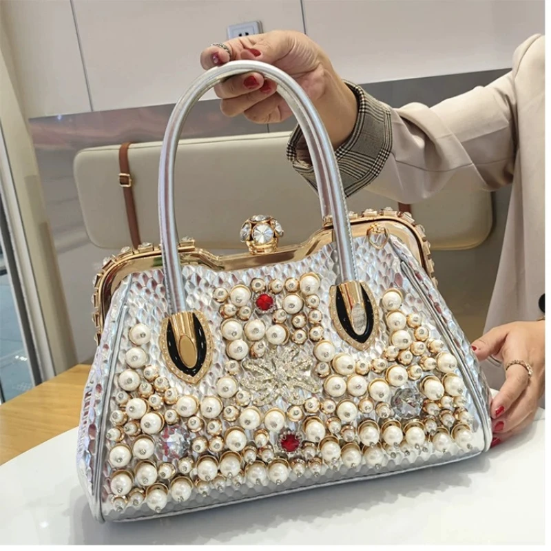 Luxury Brand Pearl Bag Women's 2026 New Diamond-encrusted Fashionable Casual Crossbody Shoulder Hand-held Lock Bags for Women
Luxury Brand Pearl Bag Women's 2026 New Diamond-encrusted Fashionable Casual Crossbody Shoulder Hand-held Lock Bags for Women