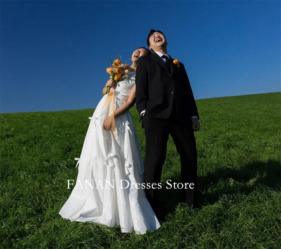 FANAN O-Neck Korea Ivory A-Line Backless Wedding Dresses 웨딩드레스 Sleeveless Ruched Customized Pretty Bride Gowns Plus Size
FANAN O-Neck Korea Ivory A-Line Backless Wedding Dresses 웨딩드레스 Sleeveless Ruched Customized Pretty Bride Gowns Plus Size