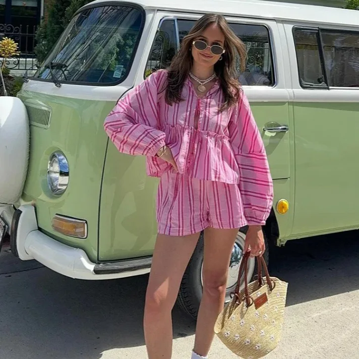 Casual Stripe Shirt Shorts Sets Women Loose Bow Lace Up Hollow Out Long Lantern Sleeve Suit Female Summer Beach Lady Set
Casual Stripe Shirt Shorts Sets Women Loose Bow Lace Up Hollow Out Long Lantern Sleeve Suit Female Summer Beach Lady Set