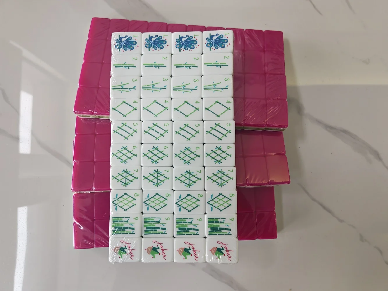 Hot Selling Luxury Fuchsia Acrylic 4-Layer American Mahjong Set 160 Mahjong Game Tiles Travel Leisure Board Game Surprise Gifts
Hot Selling Luxury Fuchsia Acrylic 4-Layer American Mahjong Set 160 Mahjong Game Tiles Travel Leisure Board Game Surprise Gifts