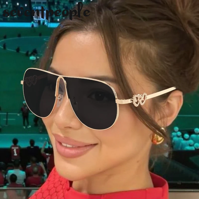 Oversized Pilot Steampunk Sunglasses Women 2025 Luxury Brand Vintage Metal Frame Driving Shades For Ladies Trendy Eyewear UV400
Oversized Pilot Steampunk Sunglasses Women 2025 Luxury Brand Vintage Metal Frame Driving Shades For Ladies Trendy Eyewear UV400