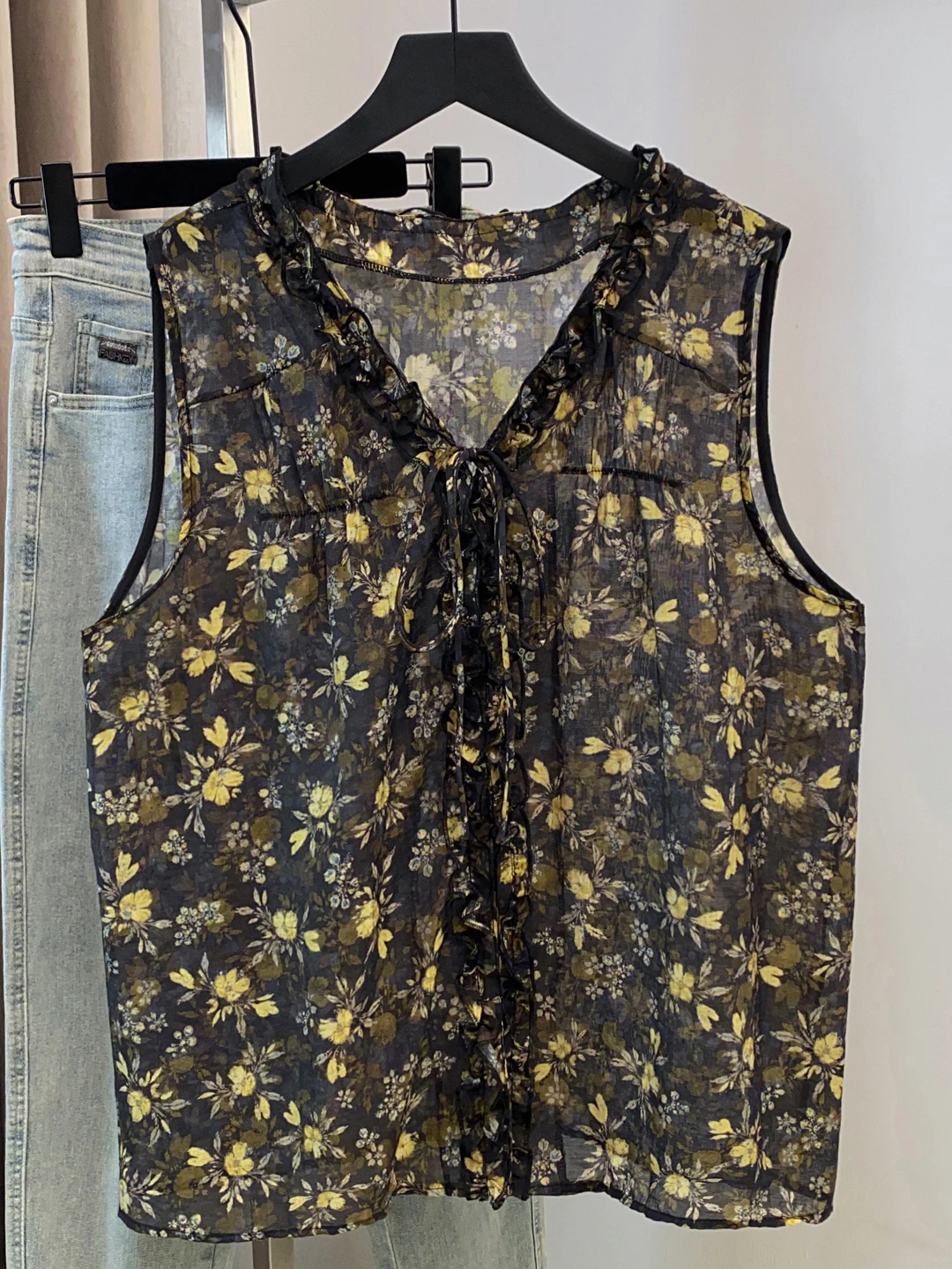 Countryside Style Floral Patchwork Sleeveless V-Neck Belted Women's Shirt Summer New Retro Cotton Breathable Open Cardigan
Countryside Style Floral Patchwork Sleeveless V-Neck Belted Women's Shirt Summer New Retro Cotton Breathable Open Cardigan