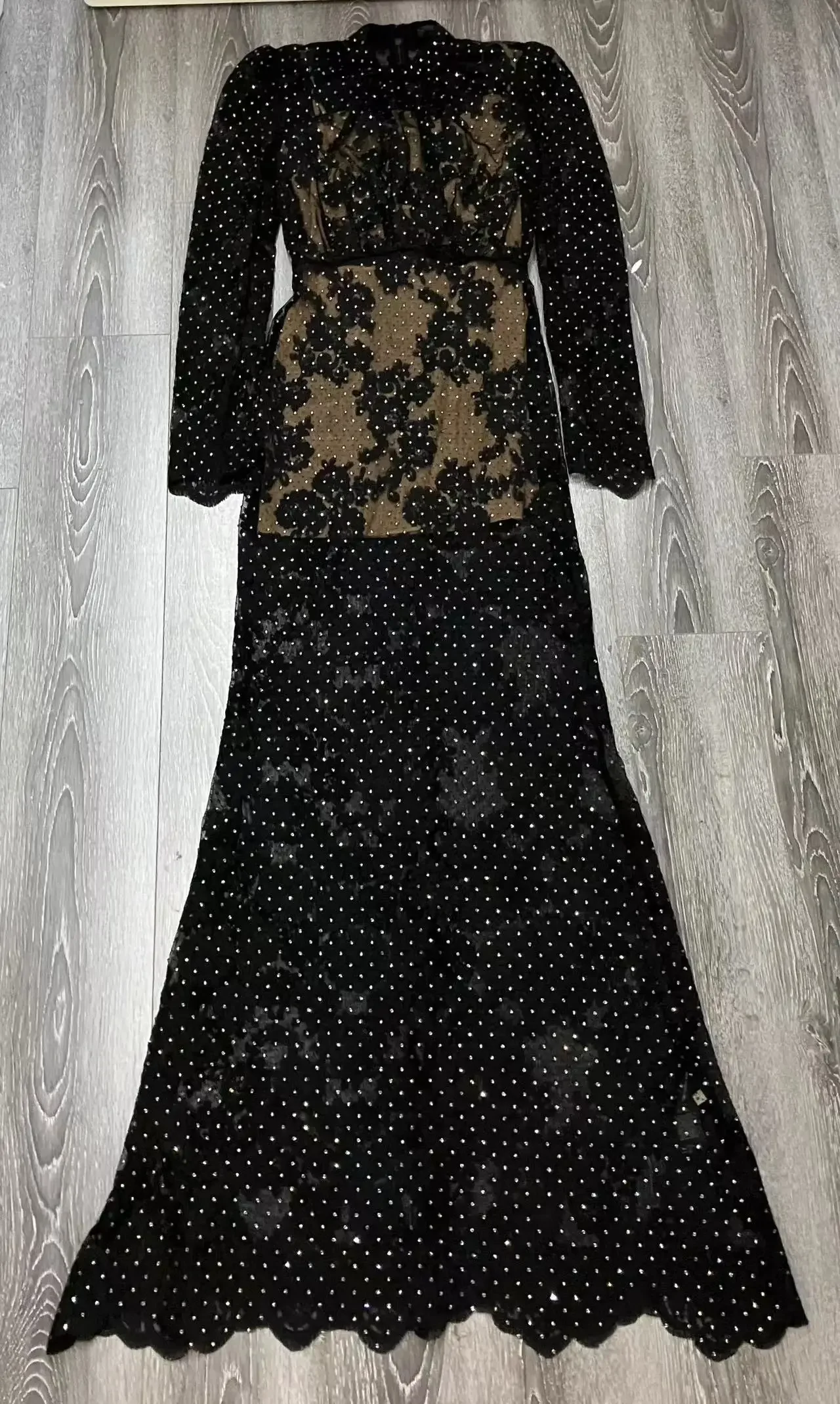 Lace Embroidery Women's Beaded Robe Stand Collar Long Sleeve High Waist Elegant Female Maxi Dress
Lace Embroidery Women's Beaded Robe Stand Collar Long Sleeve High Waist Elegant Female Maxi Dress