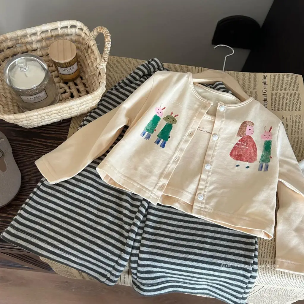 Spring Korean 2024 Children Girls 3PCS Clothes Set Letter Vest Cartoon Cardigan Coats Striped Wide Leg Pant Toddler Girl Outfits
Spring Korean 2024 Children Girls 3PCS Clothes Set Letter Vest Cartoon Cardigan Coats Striped Wide Leg Pant Toddler Girl Outfits
