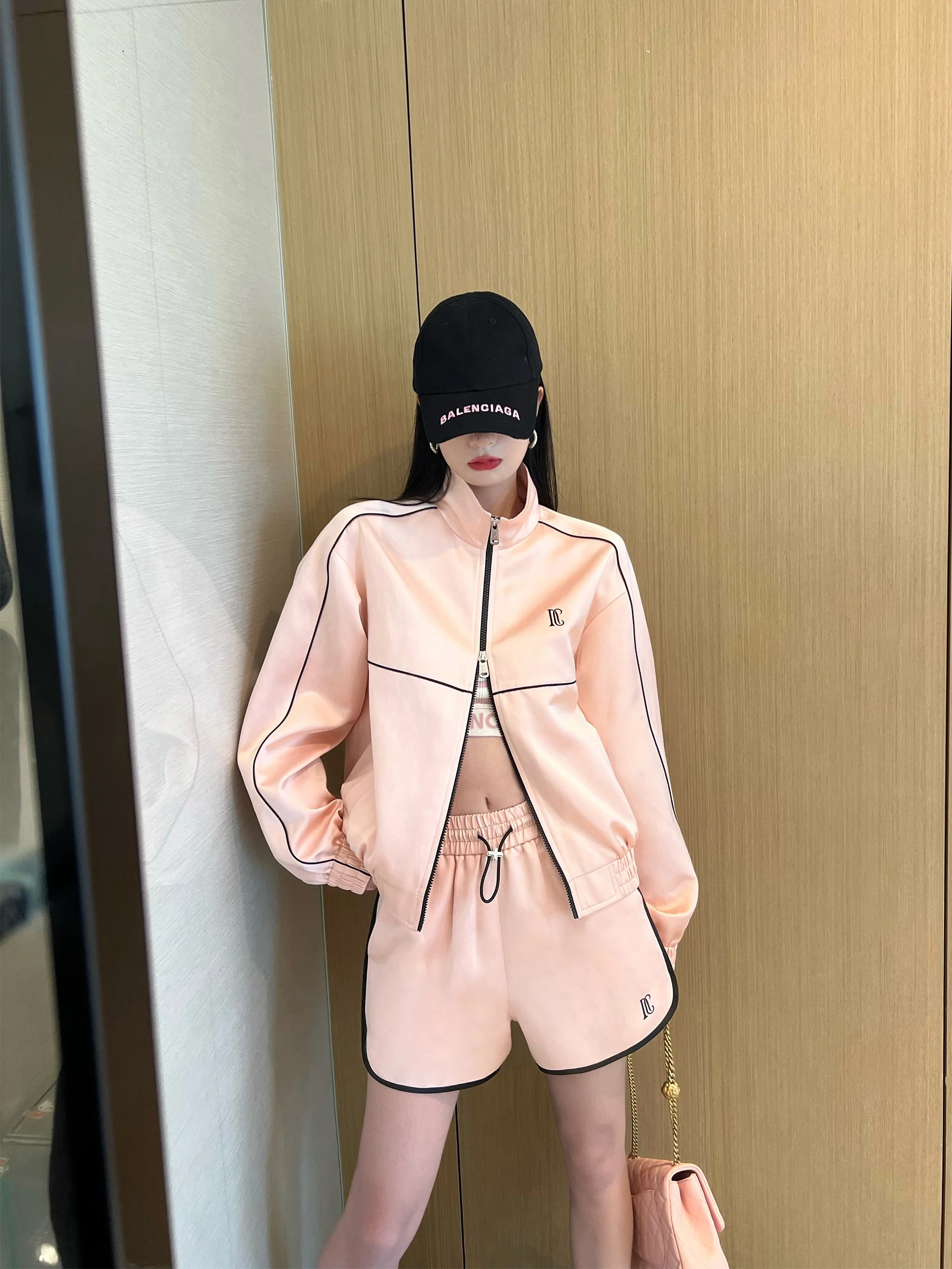 NancyCavally Luxury Shiny Two-acetate Loose Split Casual Color Block Sweatshirt Set Women's Fashion Spring Collection
NancyCavally Luxury Shiny Two-acetate Loose Split Casual Color Block Sweatshirt Set Women's Fashion Spring Collection