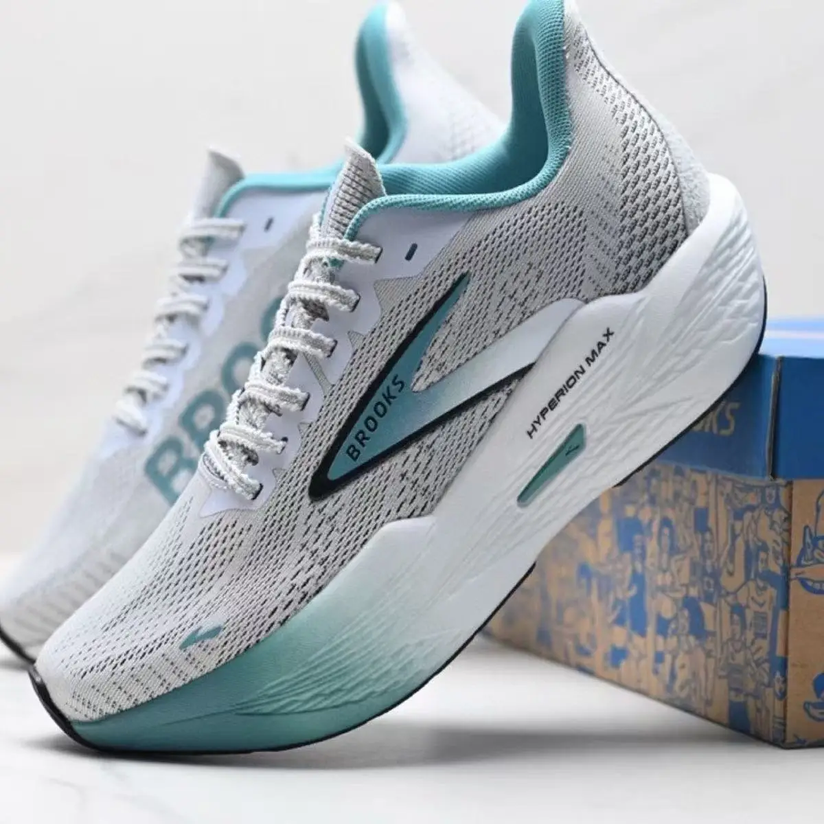 New hot summer essential breathable cushioning running sports shoes neutral high quality running shoes gym training sports shoes
New hot summer essential breathable cushioning running sports shoes neutral high quality running shoes gym training sports shoes