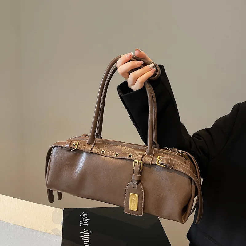 Fashion Armpit Bag Women Niche Design Shoulder Bag Women Unique Belt Buckle Decoration
Fashion Armpit Bag Women Niche Design Shoulder Bag Women Unique Belt Buckle Decoration