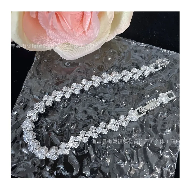 Shijia Roman Full Diamond Bracelet Austrian Crystal Inlaid Diamond Seiko Version Hand Jewelry Light Luxury High Sense
Shijia Roman Full Diamond Bracelet Austrian Crystal Inlaid Diamond Seiko Version Hand Jewelry Light Luxury High Sense