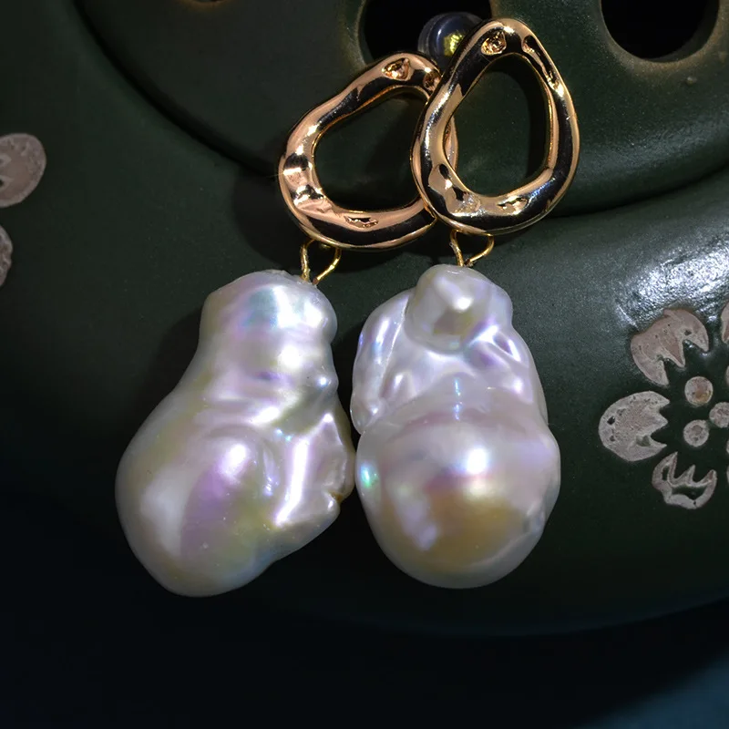Freshwater Big Baroque Stud Earrings Special-shaped Irregular Pearl Earrings Baroque Earrings
Freshwater Big Baroque Stud Earrings Special-shaped Irregular Pearl Earrings Baroque Earrings