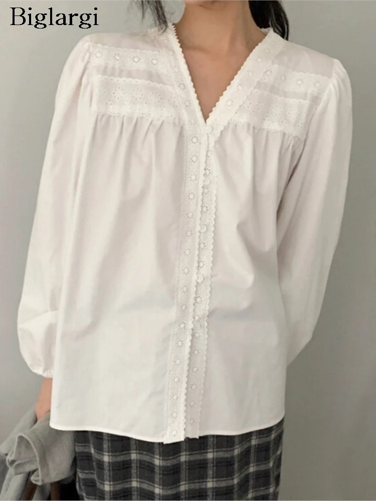 Осенние рубашки с v-образным вырезом, женские кружевные лоскутные рубашки с вышивкой, модные милые женские блузки, свободная женская рубашка в корейском стиле
Осенние рубашки с v-образным вырезом, женские кружевные лоскутные рубашки с вышивкой, модные милые женские блузки, свободная женская рубашка в корейском стиле