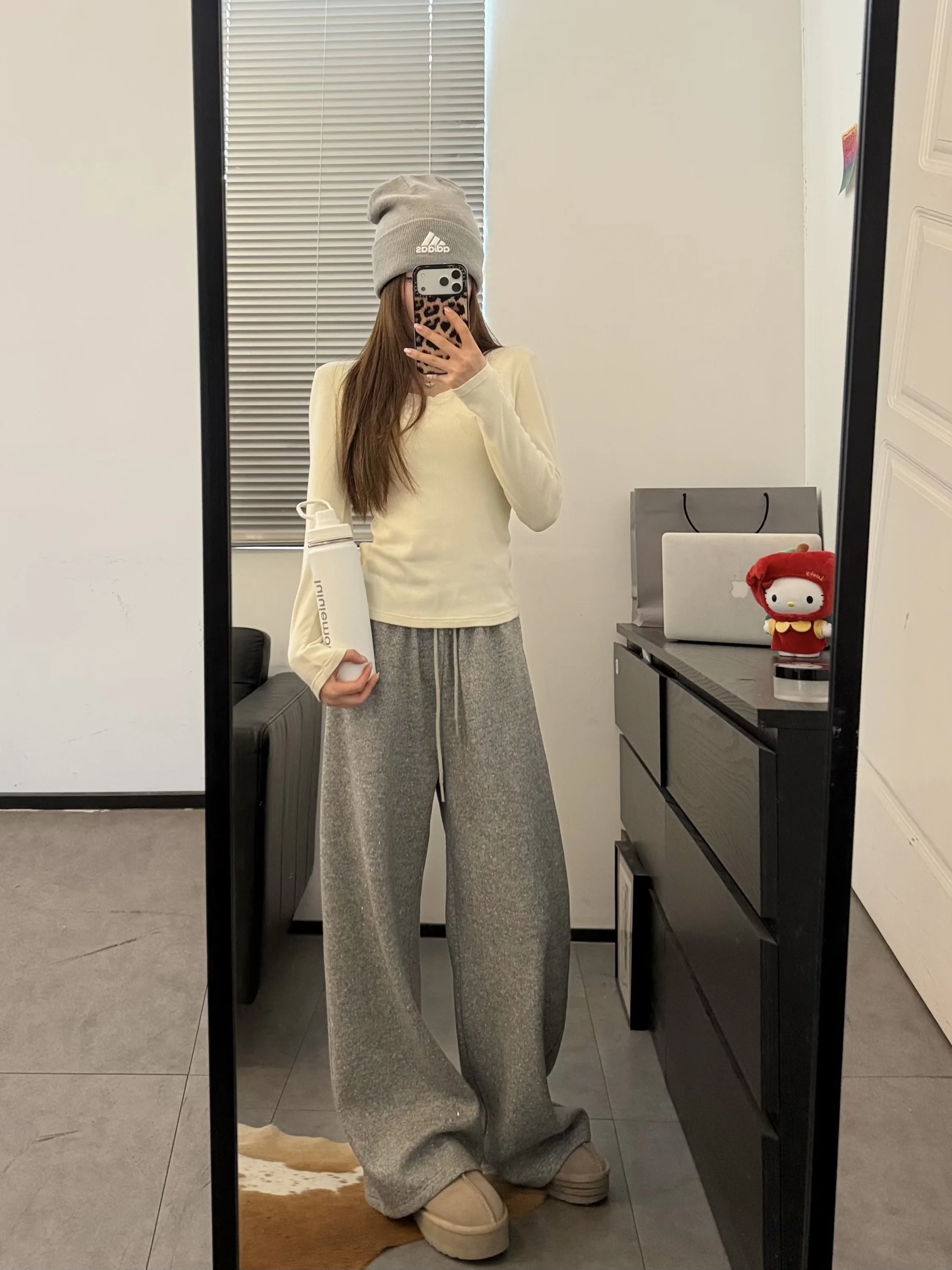 Шерстяные брюки Viiwen с флисовой подкладкой, широкие, повседневные, с эффектом похудения, зимние, с высокой талией, свободного кроя, с бриллиантовой отделкой
Шерстяные брюки Viiwen с флисовой подкладкой, широкие, повседневные, с эффектом похудения, зимние, с высокой талией, свободного кроя, с бриллиантовой отделкой