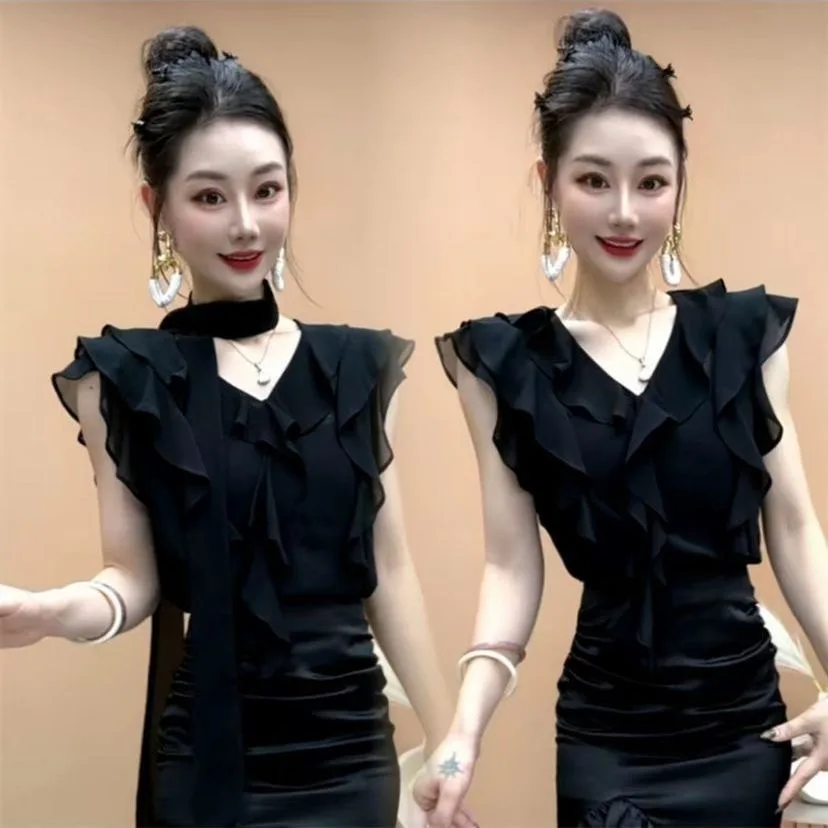 Elegant Thin Sleeveless Shirt Women's Fashion Design Slimming Top V-Neck Pure Color Commute Style Polyester Fiber Summer New
Elegant Thin Sleeveless Shirt Women's Fashion Design Slimming Top V-Neck Pure Color Commute Style Polyester Fiber Summer New