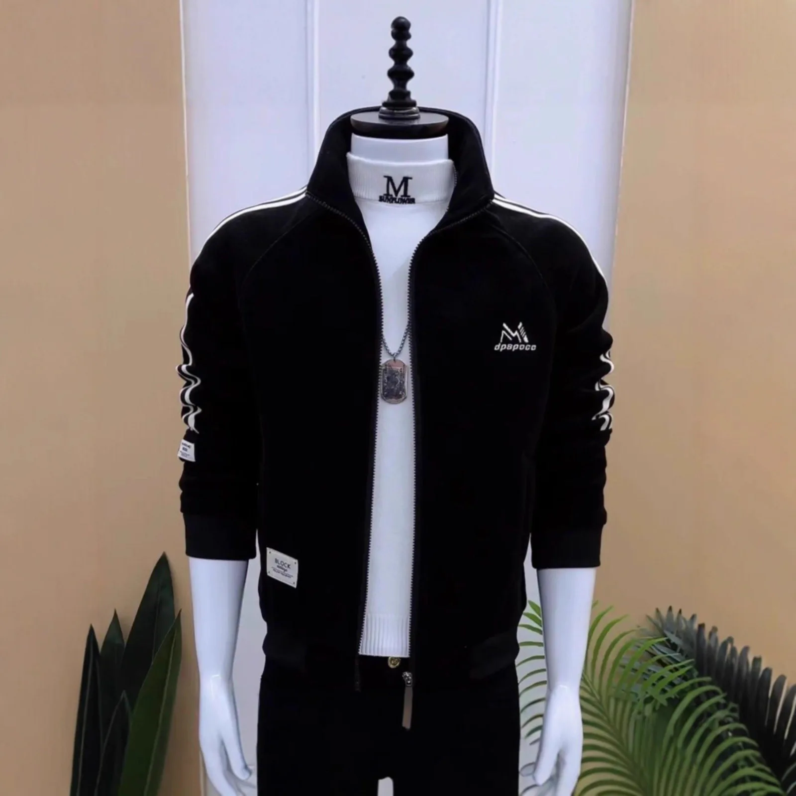 Высококачественная вельветовая мужская куртка на осень-зиму, модная облегающая повседневная верхняя одежда с воротником-стойкой Haome Fce на подкладке
Высококачественная вельветовая мужская куртка на осень-зиму, модная облегающая повседневная верхняя одежда с воротником-стойкой Haome Fce на подкладке