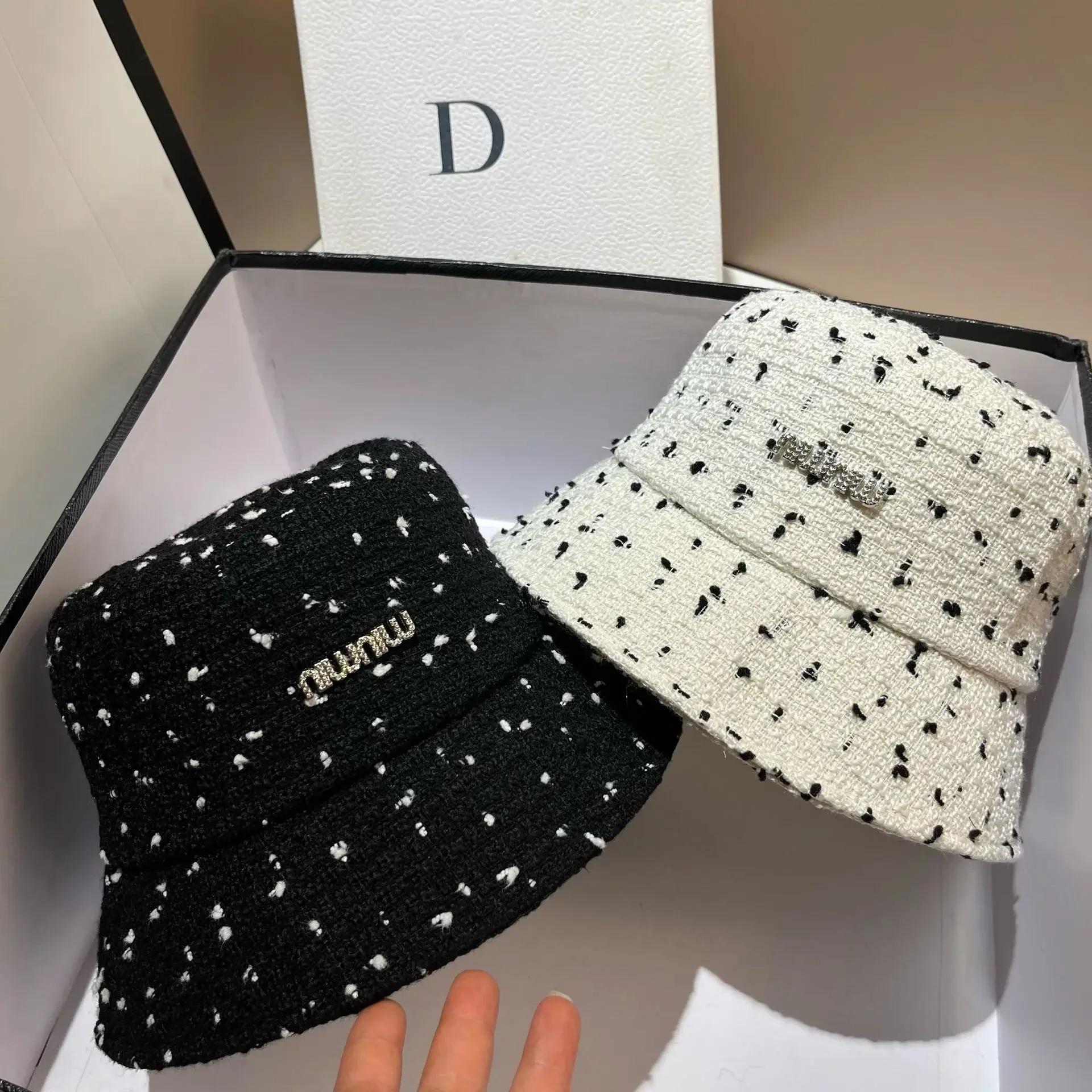 Женская шляпа от солнца Bouclé — легкая кепка с широкими полями и точечным узором, дышащая рыбацкая шляпа для повседневного ношения, защита от ультрафиолета
Женская шляпа от солнца Bouclé — легкая кепка с широкими полями и точечным узором, дышащая рыбацкая шляпа для повседневного ношения, защита от ультрафиолета