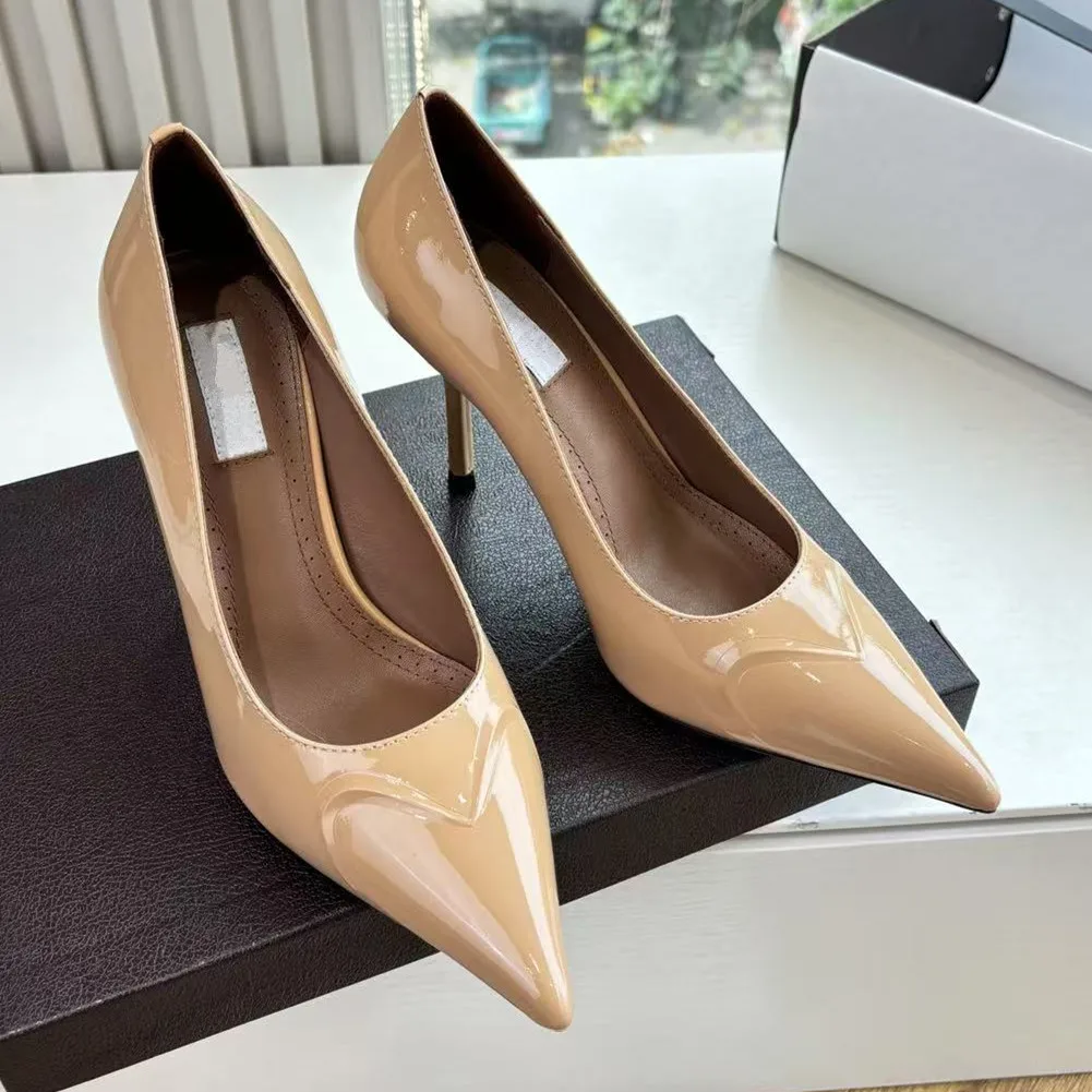 French pointed patent leather high-heeled shoes for women in the autumn of 2025, versatile, slim heeled, and stylish single shoe
French pointed patent leather high-heeled shoes for women in the autumn of 2025, versatile, slim heeled, and stylish single shoe
