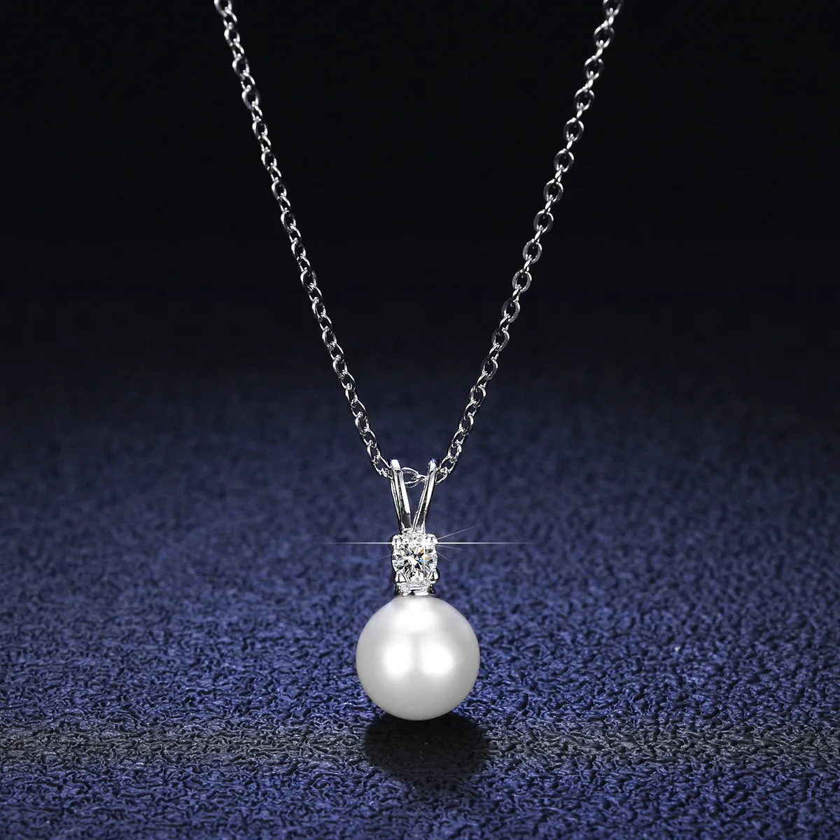 18K gold light luxury jewelry moissanite classic four-claw necklace PT950 platinum freshwater pearl pendant
18K gold light luxury jewelry moissanite classic four-claw necklace PT950 platinum freshwater pearl pendant