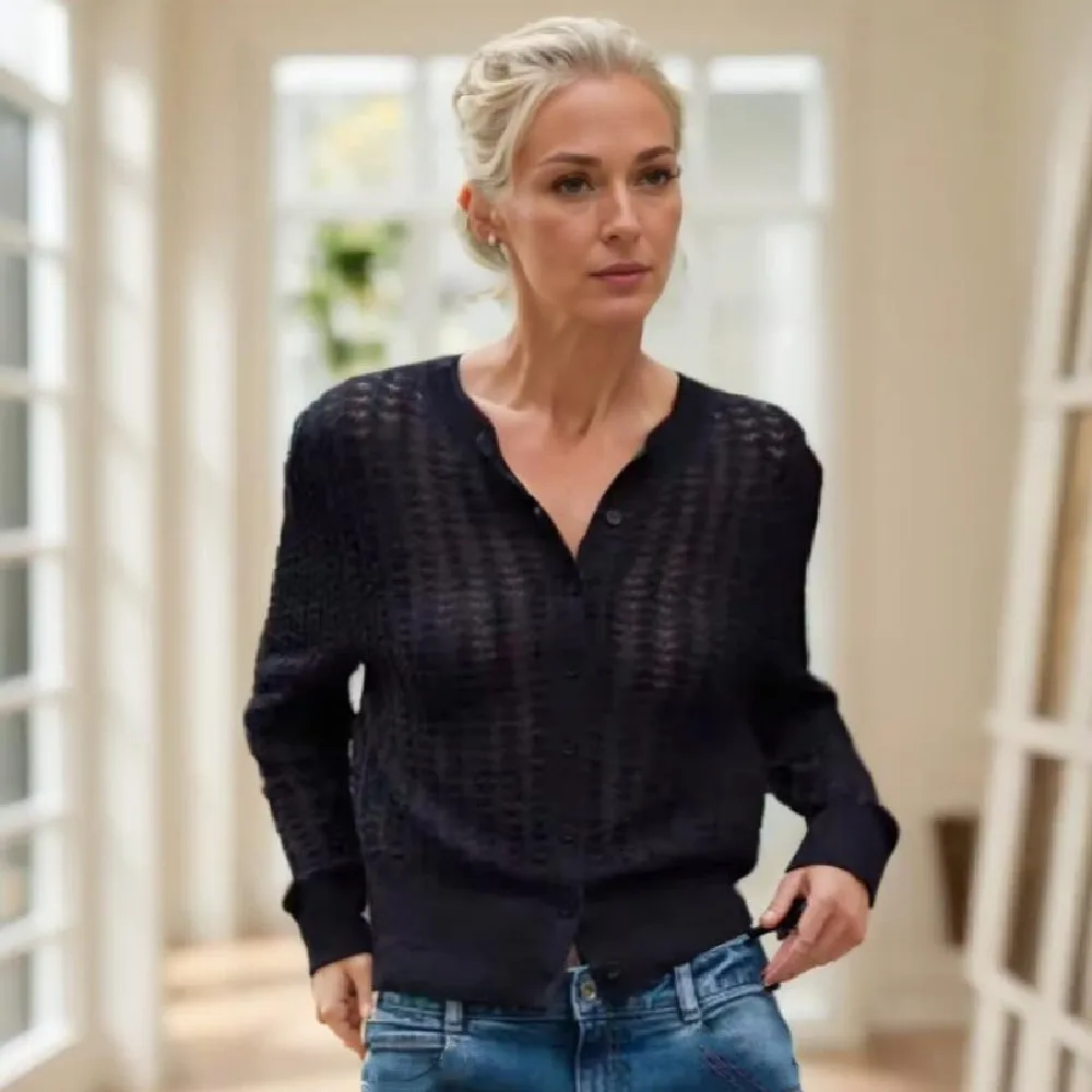 2025 Autumn Women Navy blue Hollow Out Cable Twist Knitted Cardigan Center Buttons Sweater Full Sleeve Short Jumper
2025 Autumn Women Navy blue Hollow Out Cable Twist Knitted Cardigan Center Buttons Sweater Full Sleeve Short Jumper