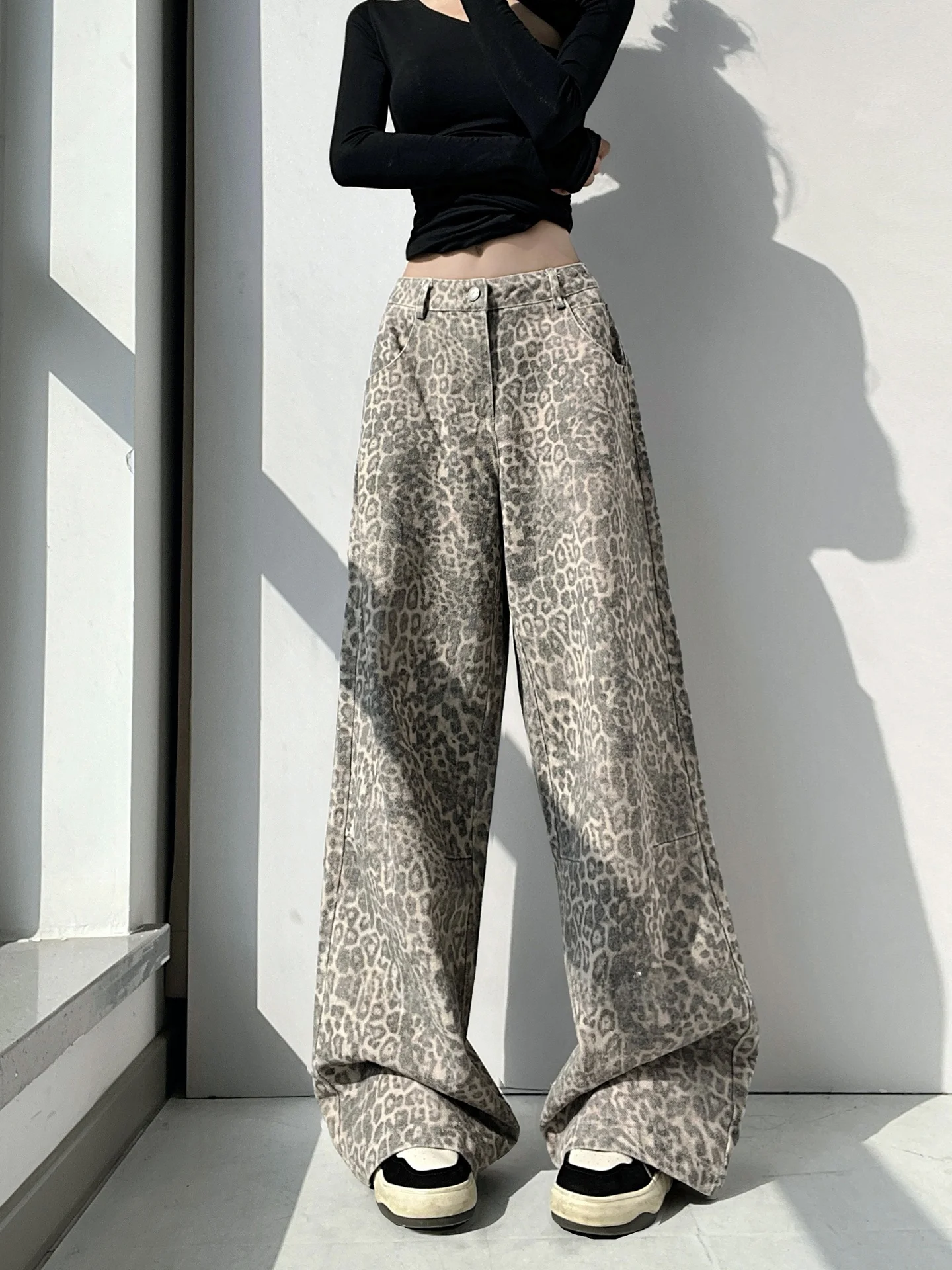 American Retro Leopard Print Casual Straight Leg Jeans Women's Low Waist Loose Wide Leg Pants Floor Length Trousers
American Retro Leopard Print Casual Straight Leg Jeans Women's Low Waist Loose Wide Leg Pants Floor Length Trousers