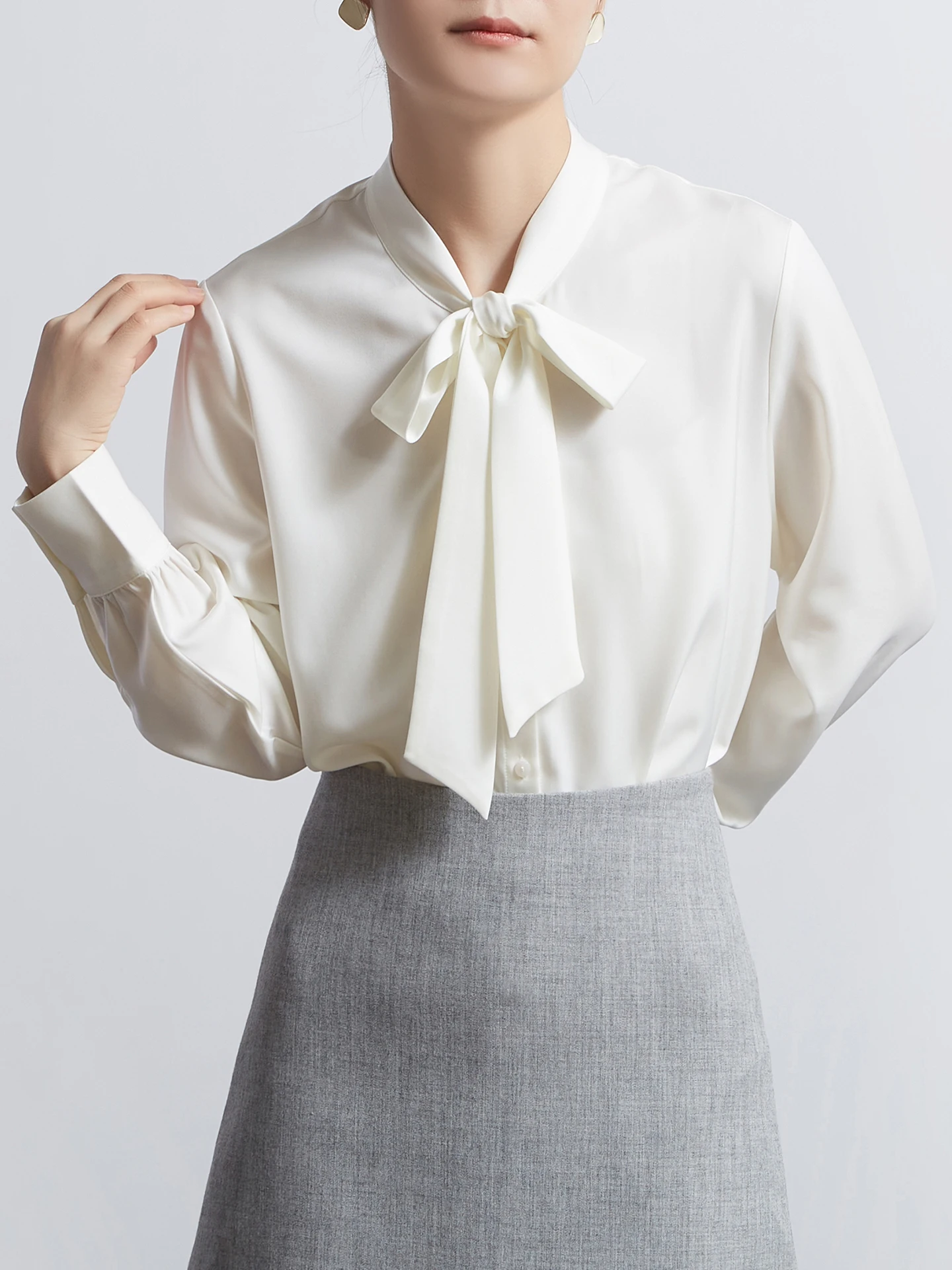 CHICBLISS Women's Satin Shirt Long Sleeve Drapey Commute Style Knot Top White Polyester Fiber Easy Care Business Ca...
CHICBLISS Women's Satin Shirt Long Sleeve Drapey Commute Style Knot Top White Polyester Fiber Easy Care Business Ca...