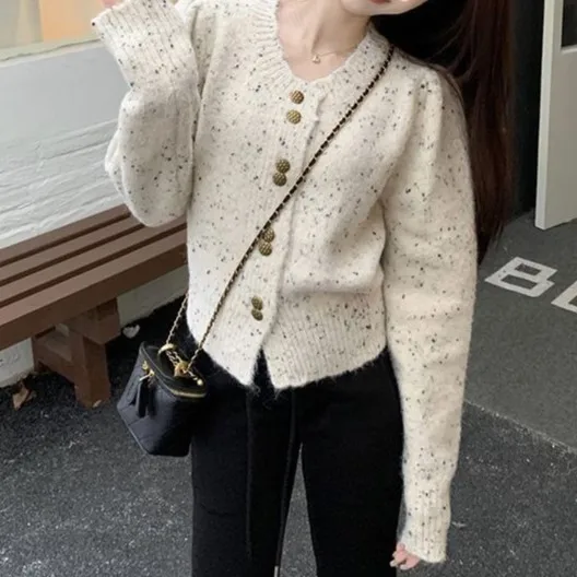 High End Knitted Sweater Jacket for Women's Autumn and Winter 2025 New Cardigan Slim Fit and Slimming Top
High End Knitted Sweater Jacket for Women's Autumn and Winter 2025 New Cardigan Slim Fit and Slimming Top