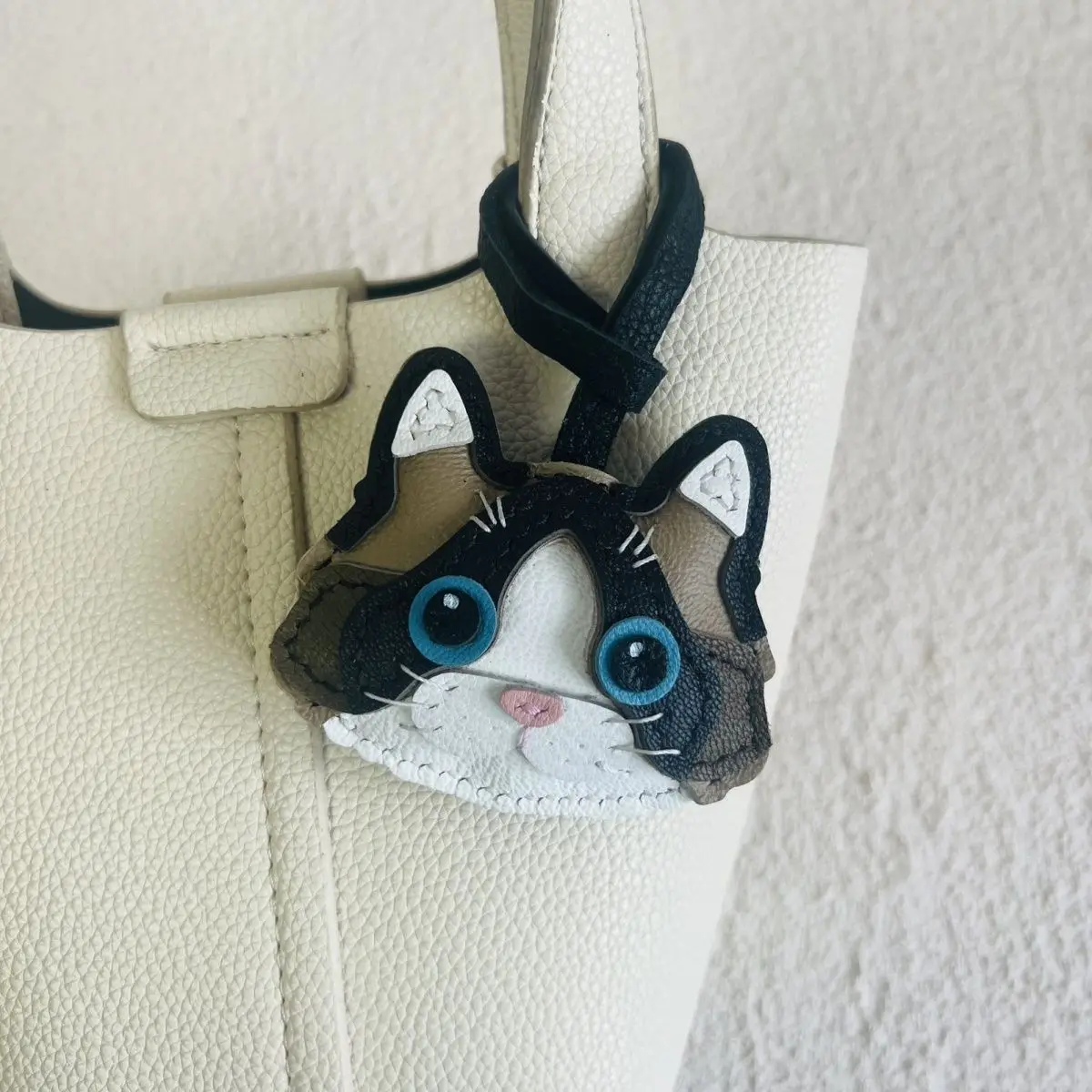 New Cute Genuine Leather Unique Cow Cat Shorthair Handmade Bag Key Pendant Handbag Crossbody Bag Pendant Girl'S Birthday Gifts
New Cute Genuine Leather Unique Cow Cat Shorthair Handmade Bag Key Pendant Handbag Crossbody Bag Pendant Girl'S Birthday Gifts