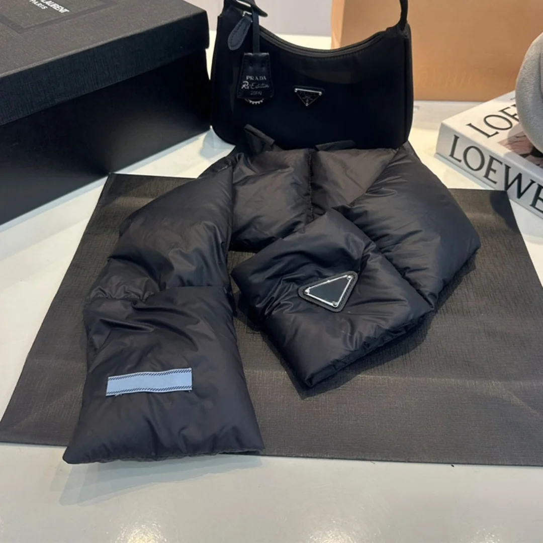 2025 Winter Thick Warm Scarf Man Women Wraps Pashmina Neckerchief New Triangle Logo Fashion Wrap Brand Direct Sales
2025 Winter Thick Warm Scarf Man Women Wraps Pashmina Neckerchief New Triangle Logo Fashion Wrap Brand Direct Sales