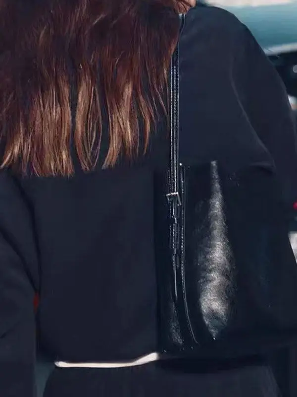 High Quality Women's Bucket Bag 2024 Autumn New Style Commuter Black Single Strap Crossbody Handbag Luxury Feelings
High Quality Women's Bucket Bag 2024 Autumn New Style Commuter Black Single Strap Crossbody Handbag Luxury Feelings