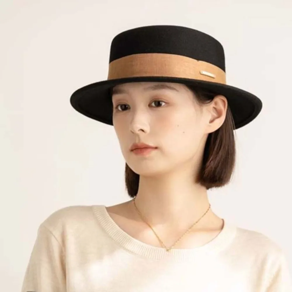 Elegant Vintage Looking Woolen Jazz Cap Versatile Solid Color British Top Hat Retro Flat Woolen Formal Hat Performances
Elegant Vintage Looking Woolen Jazz Cap Versatile Solid Color British Top Hat Retro Flat Woolen Formal Hat Performances