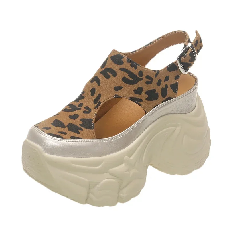 Дышащие сандалии из искусственной кожи с микрофиброй 9 см, тапочки на плоской подошве, летние женские туфли без шнуровки с круглым носком, на танкетке, высокий бренд 
Дышащие сандалии из искусственной кожи с микрофиброй 9 см, тапочки на плоской подошве, летние женские туфли без шнуровки с круглым носком, на танкетке, высокий бренд