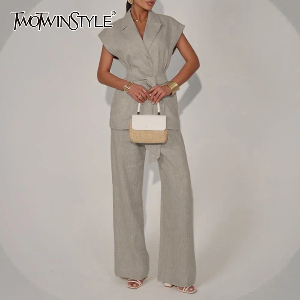 TWOTWINSTYLE Минималистичный комплект из двух предметов для женщин: жилет без рукавов с лацканами и шнуровкой, брюки с высокой талией, новый женский комплект.
TWOTWINSTYLE Минималистичный комплект из двух предметов для женщин: жилет без рукавов с лацканами и шнуровкой, брюки с высокой талией, новый женский комплект.
