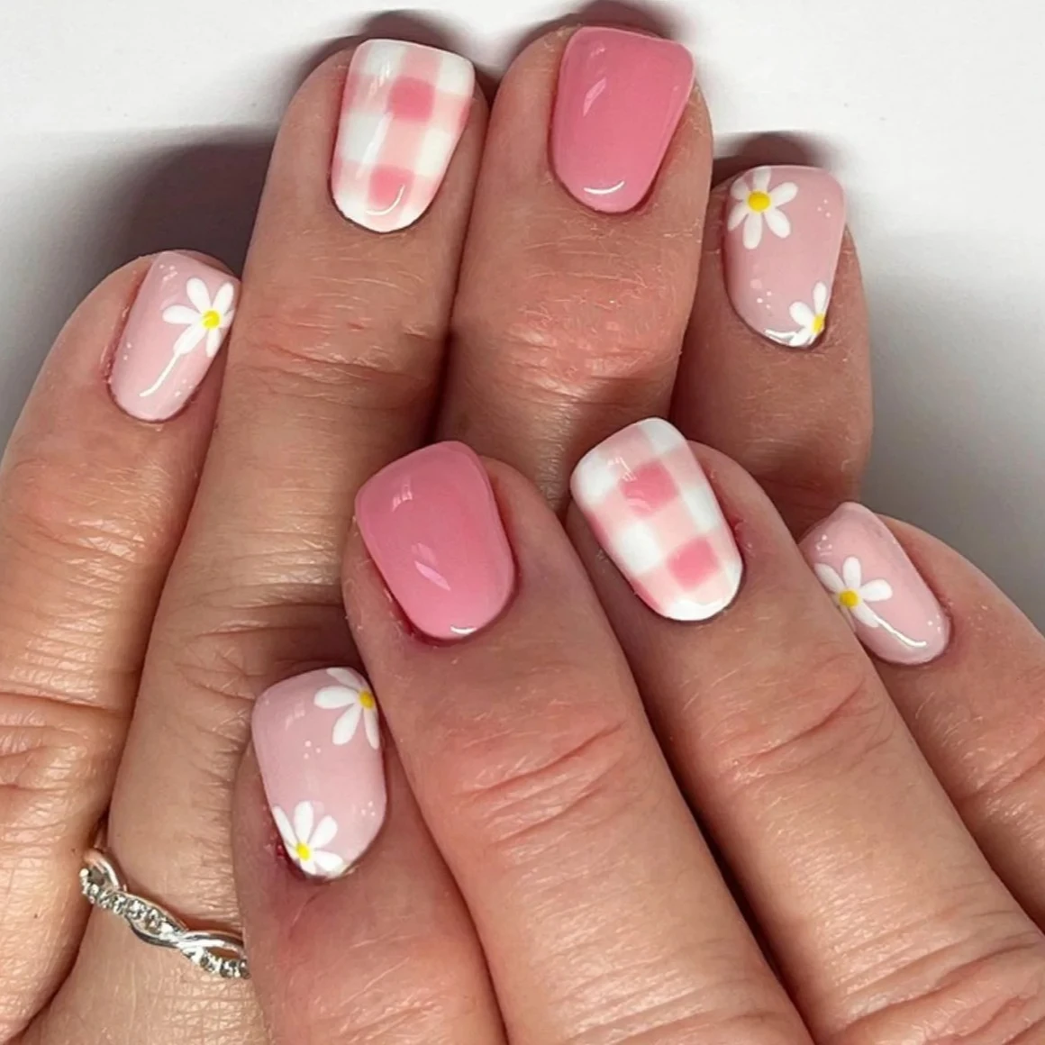 Pink Grid Daisy Flower Leopard Bowknot Ballet False Nails Art Butterfly Glitter Powder New Square Fake Nails Press on Nails Tool
Pink Grid Daisy Flower Leopard Bowknot Ballet False Nails Art Butterfly Glitter Powder New Square Fake Nails Press on Nails Tool