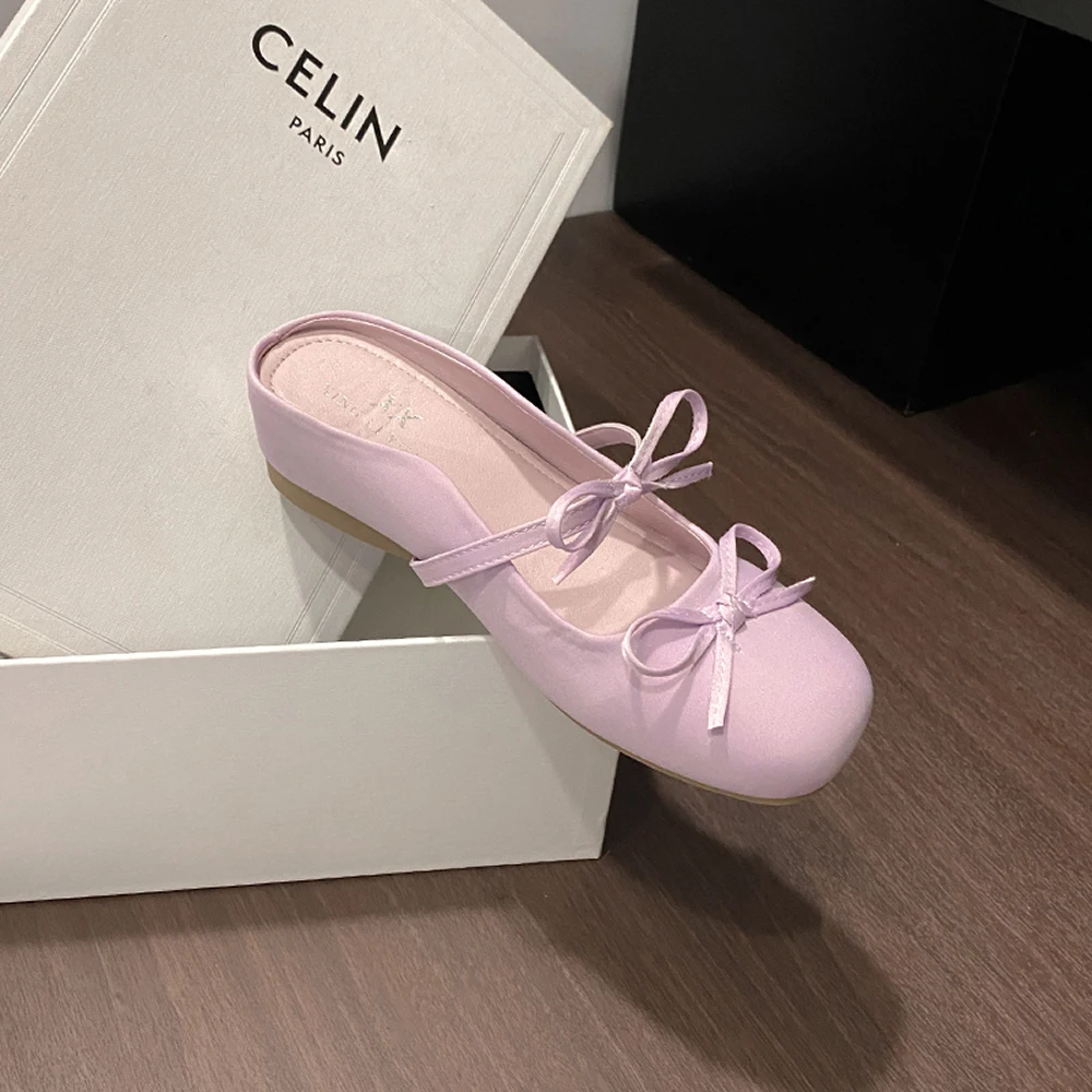 Высококачественные атласные дизайнерские туфли Мэри Джейн с круглым носком, женские модные сандалии на плоской подошве с неглубоким бантом, женские балетки на мягкой подошве 
Высококачественные атласные дизайнерские туфли Мэри Джейн с круглым носком, женские модные сандалии на плоской подошве с неглубоким бантом, женские балетки на мягкой подошве